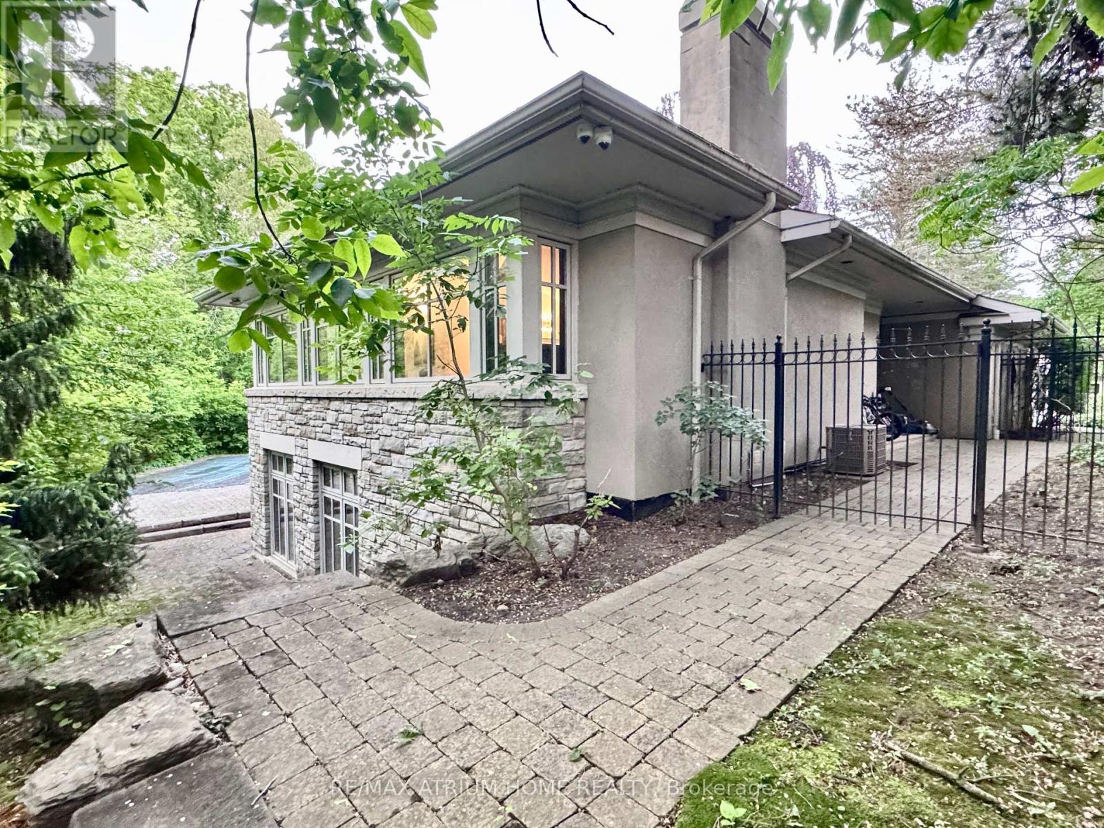223 Trelawn Avenue, Oakville (Mo Morrison), Ontario  L6J 4R3 - Photo 32 - W12217576