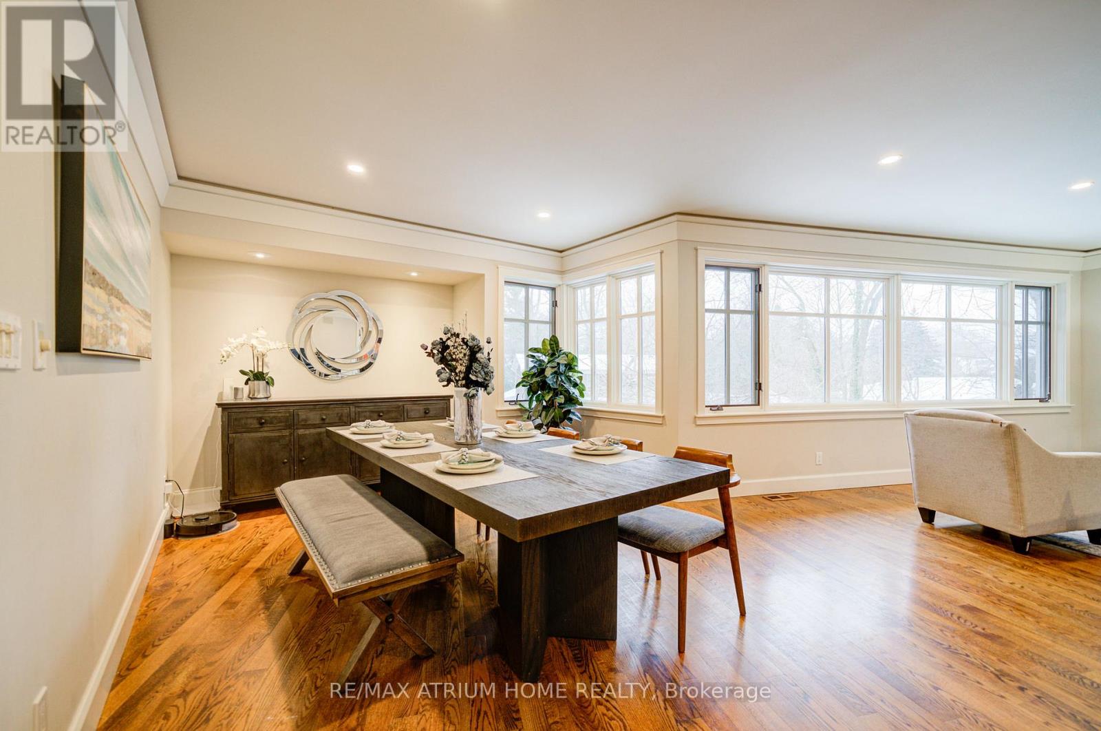 223 Trelawn Avenue, Oakville (Mo Morrison), Ontario  L6J 4R3 - Photo 5 - W12217576