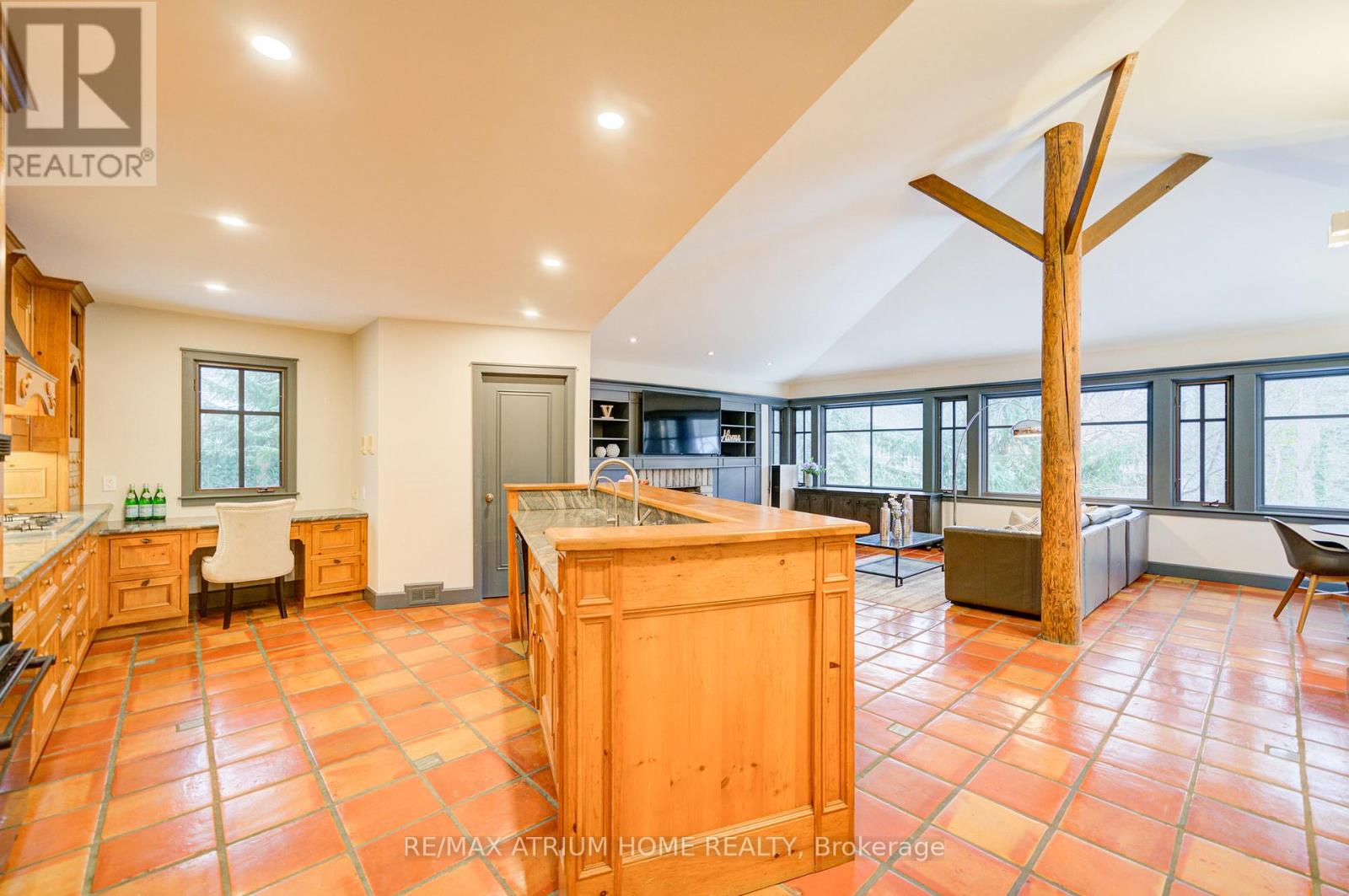 223 Trelawn Avenue, Oakville (Mo Morrison), Ontario  L6J 4R3 - Photo 6 - W12217576