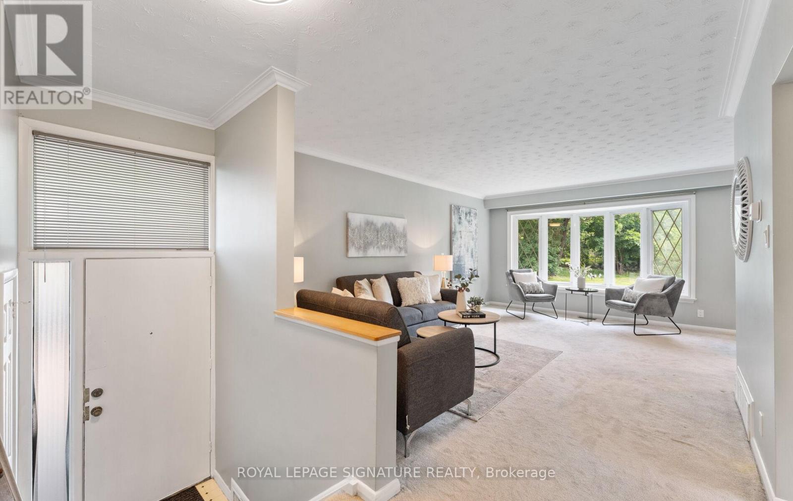 92 Inverdon Road, Toronto, Ontario  M9C 4M1 - Photo 4 - W12217579