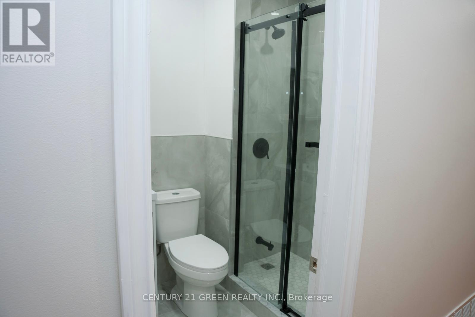 Upper - 238 Vauxhall Drive, Toronto (Dorset Park), Ontario  M1P 1R7 - Photo 8 - E12083325
