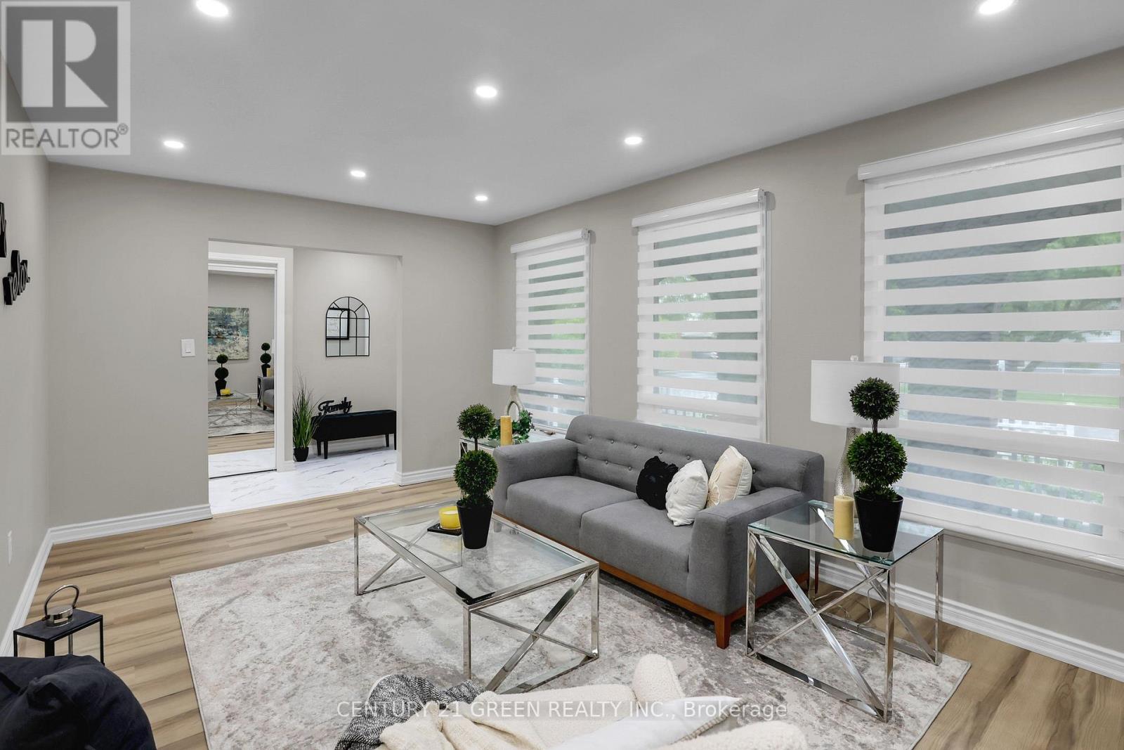7812 Badger Road, Niagara Falls (West Wood), Ontario  L2H 2J5 - Photo 7 - X12217582