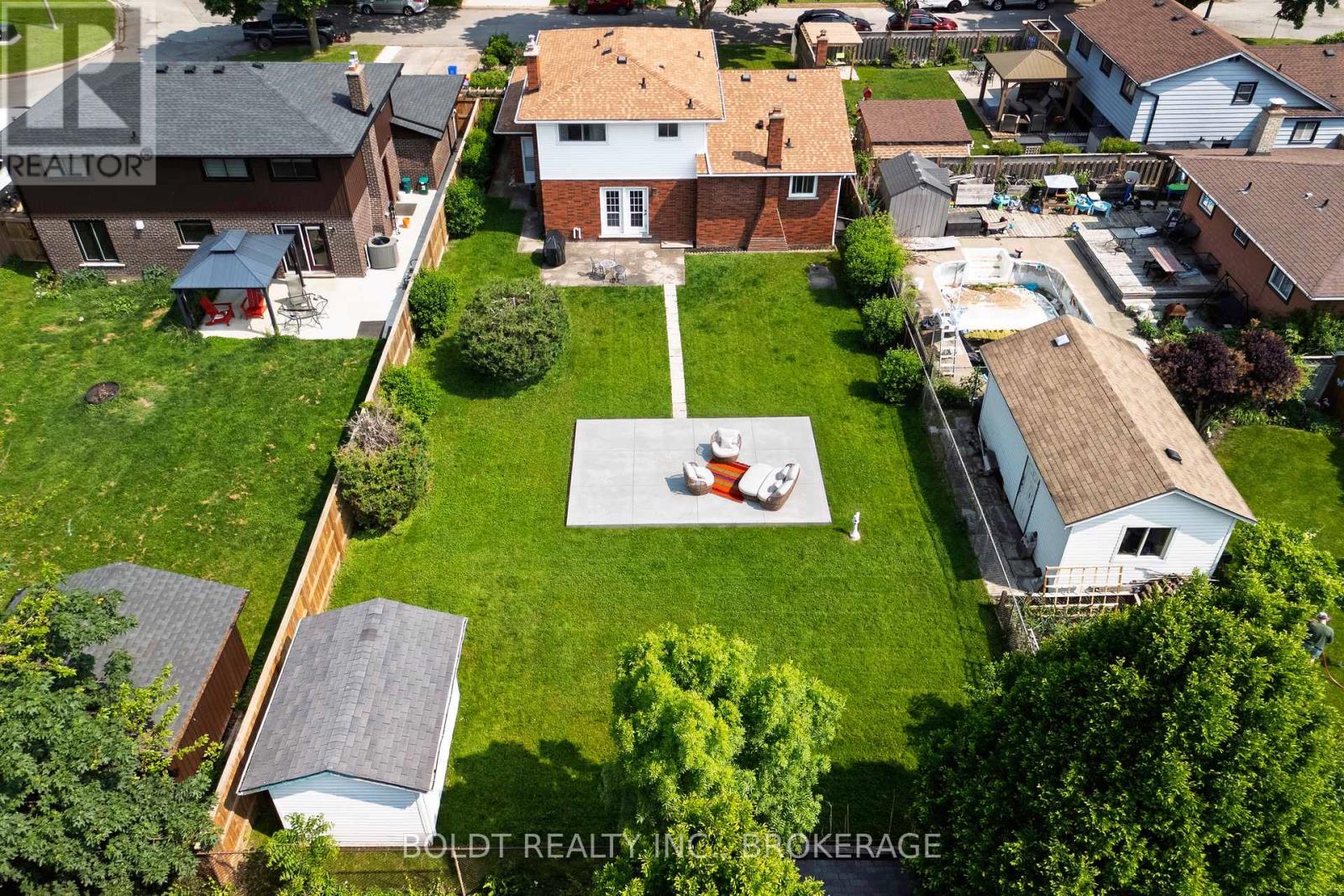 5 Woodgarden Court, St. Catharines (Lakeshore), Ontario  L2M 7C9 - Photo 3 - X12217271