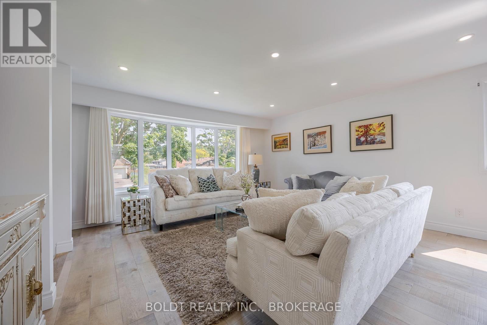 5 Woodgarden Court, St. Catharines (Lakeshore), Ontario  L2M 7C9 - Photo 8 - X12217271