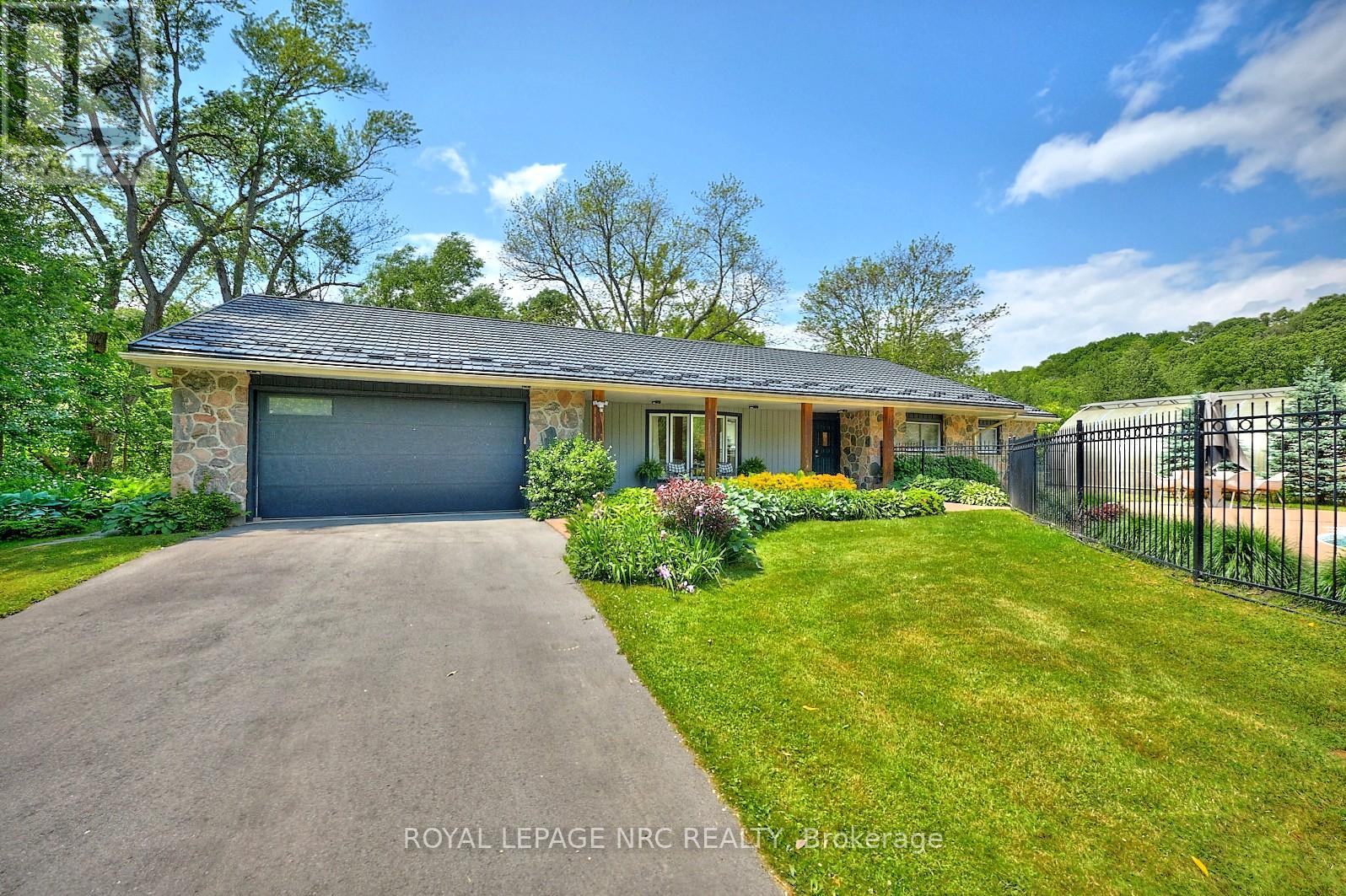 2834 Mcsherry Lane, Pelham (Fonthill), Ontario  L0S 1E6 - Photo 3 - X12217614