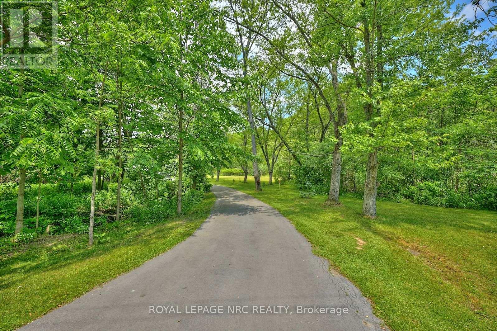 2834 Mcsherry Lane, Pelham (Fonthill), Ontario  L0S 1E6 - Photo 6 - X12217614