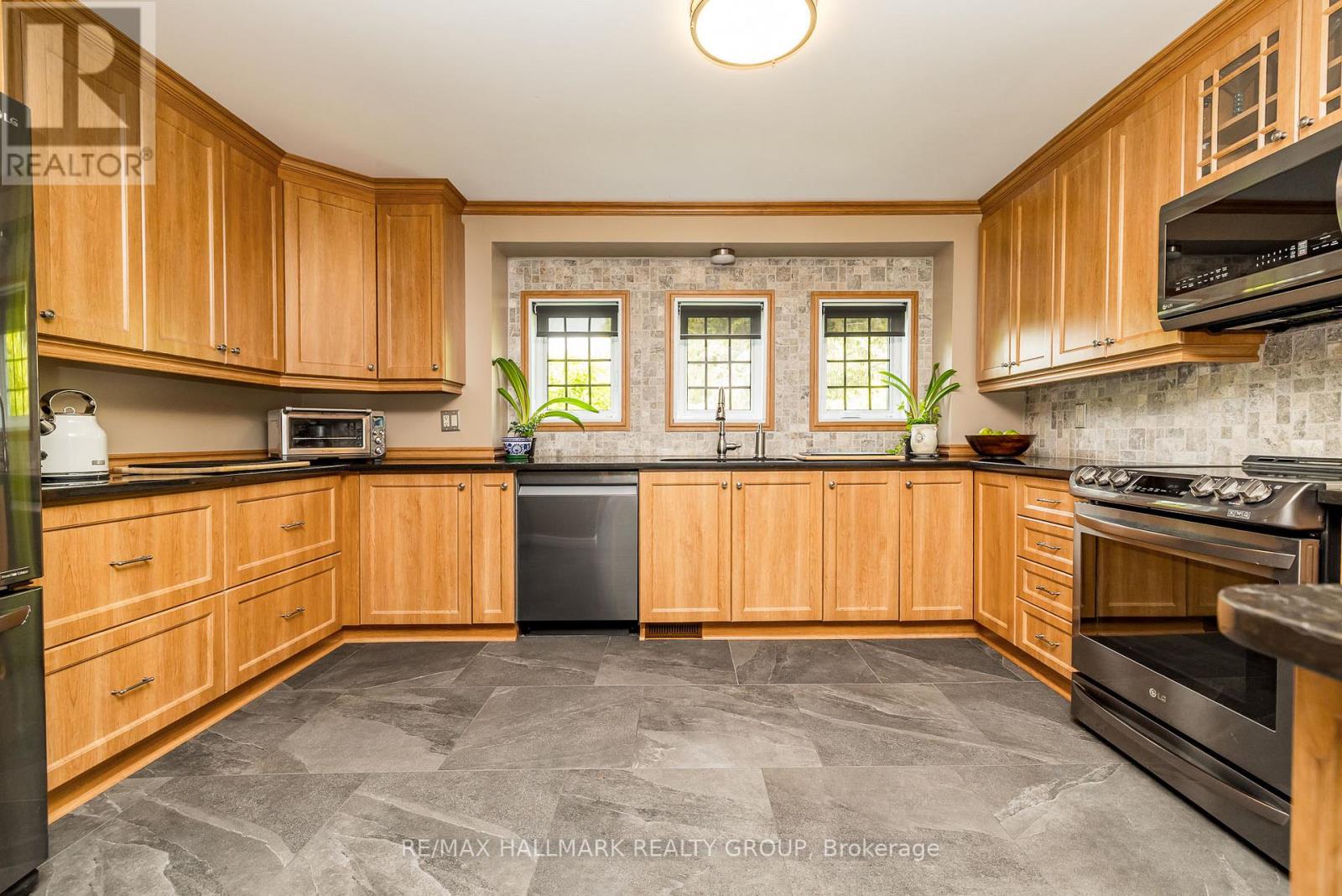 1329 South Gower Drive S, North Grenville, Ontario  K0G 1J0 - Photo 9 - X12217618