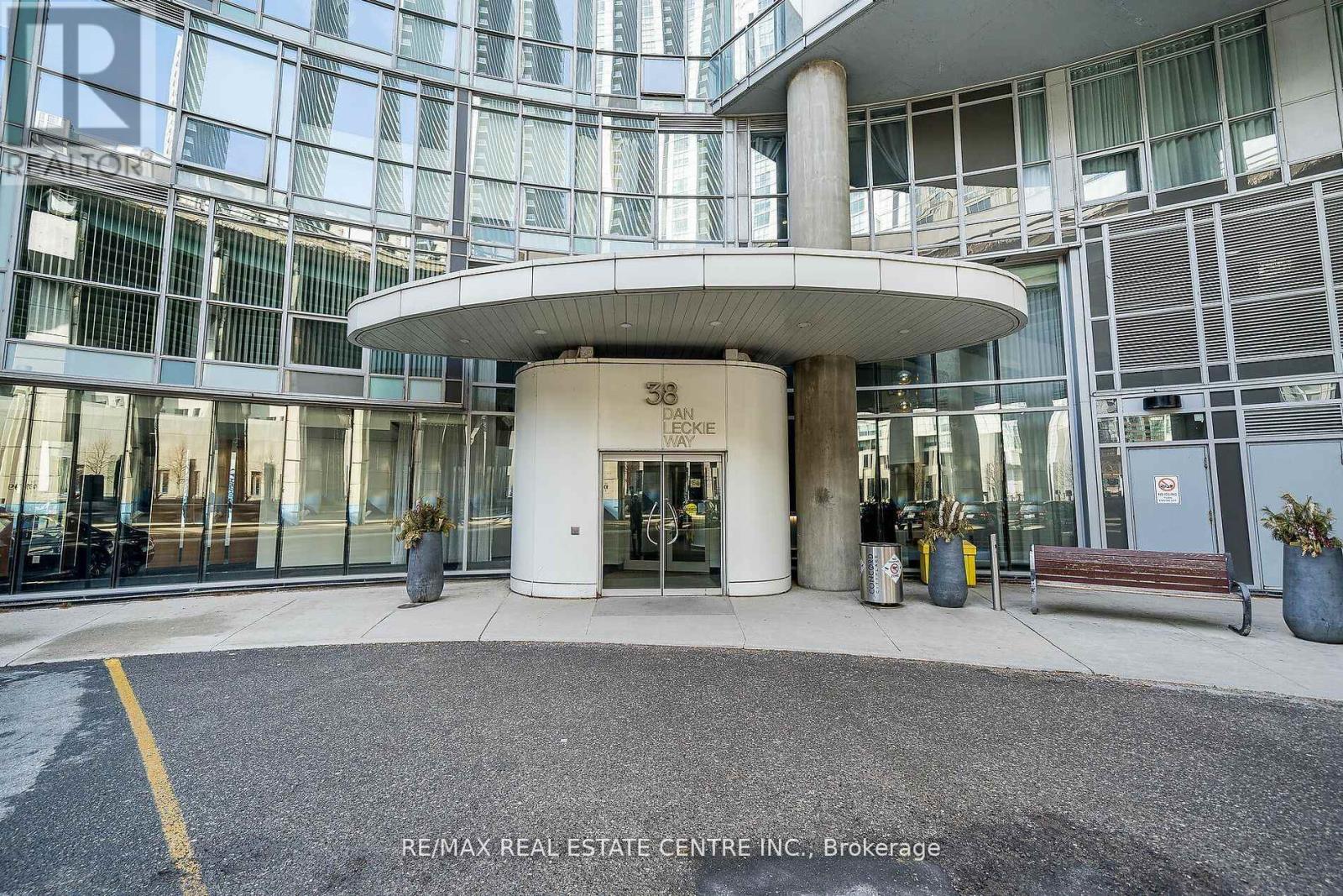 233 - 38 Dan Leckie Way, Toronto, Ontario  M5V 2V6 - Photo 3 - C12217627