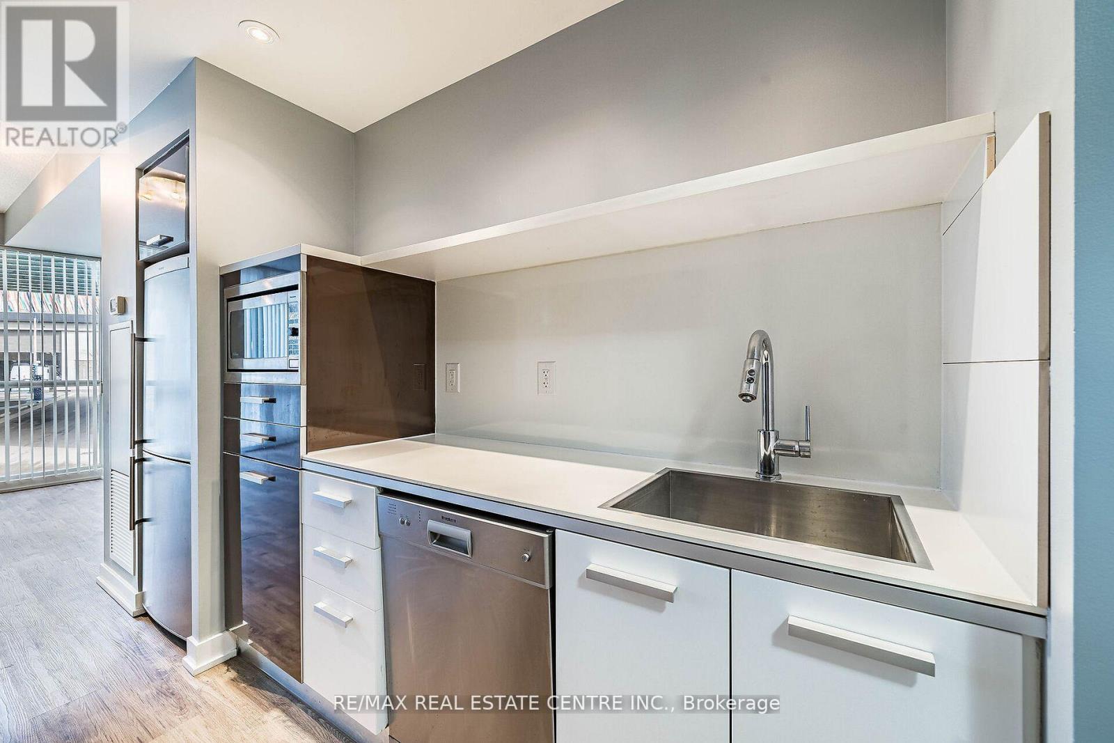 233 - 38 Dan Leckie Way, Toronto, Ontario  M5V 2V6 - Photo 8 - C12217627