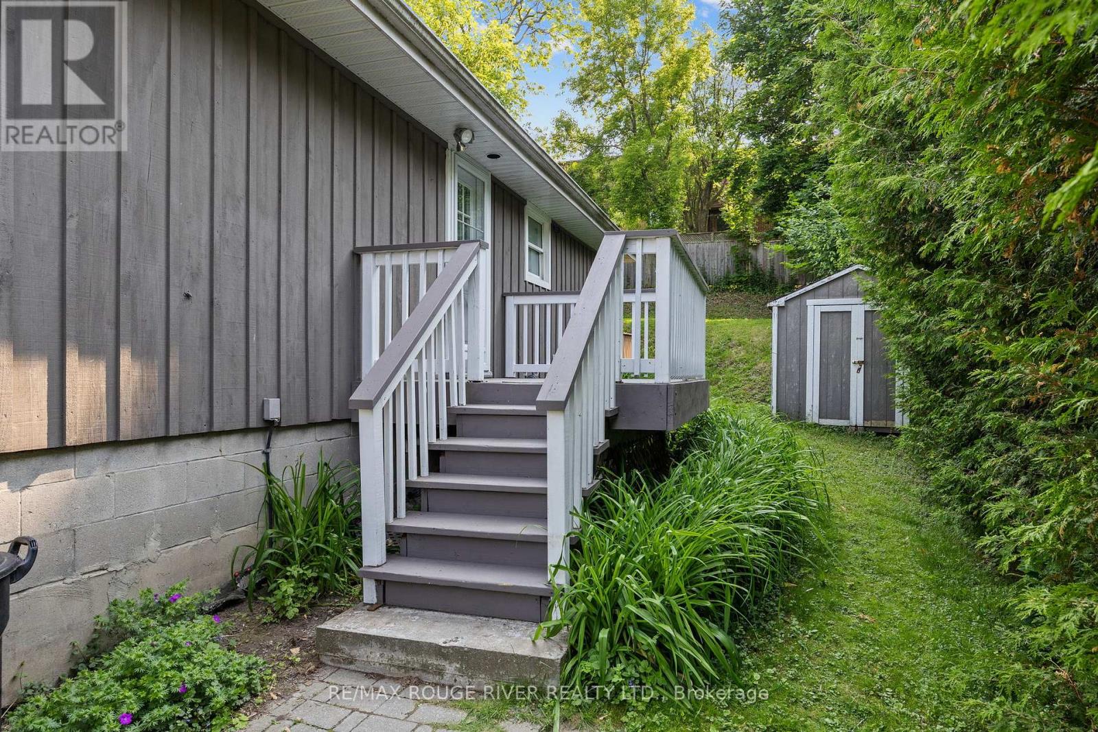 716 Hillcrest Road, Pickering, Ontario  L1W 2P1 - Photo 3 - E12217620