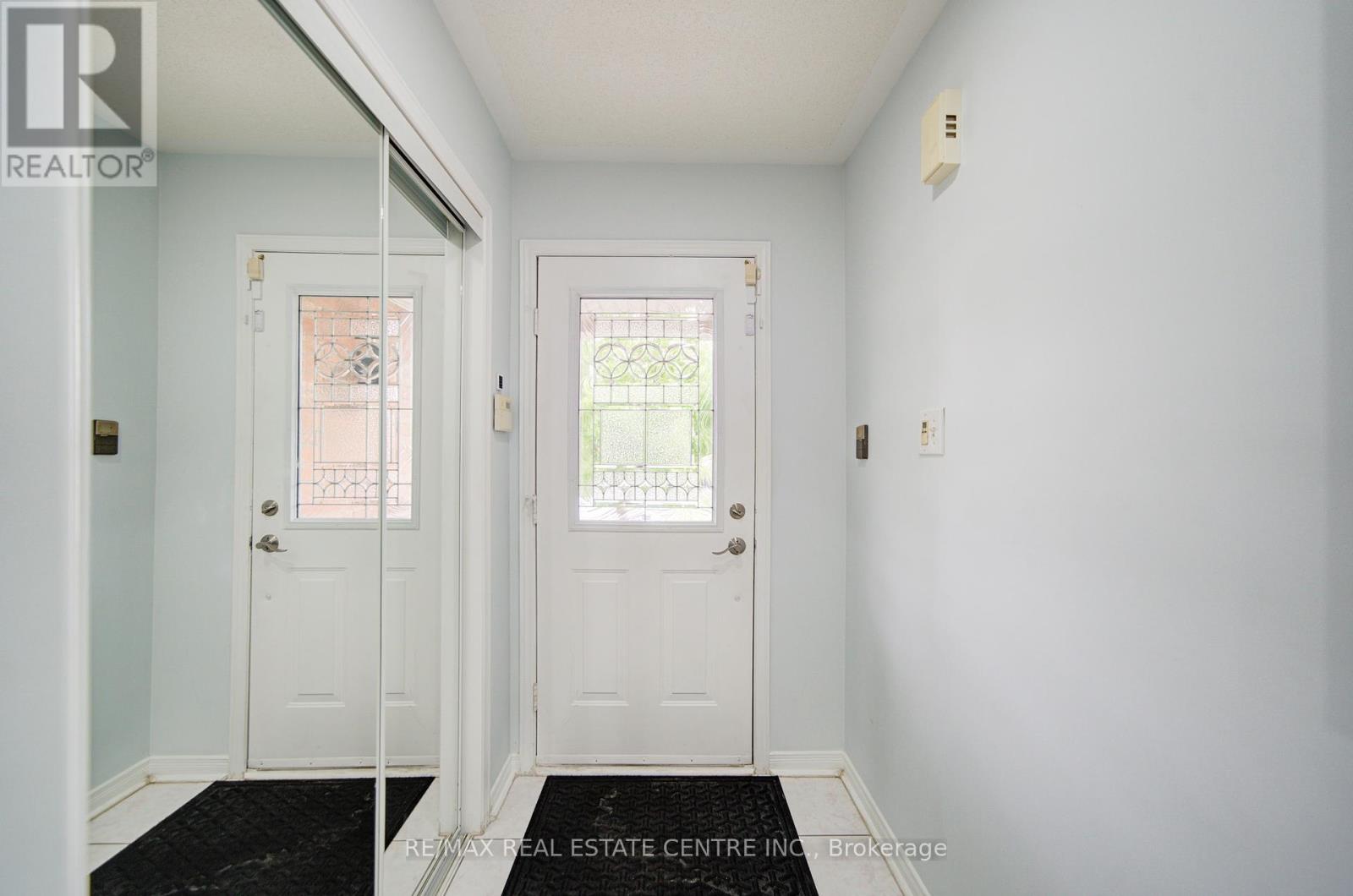 1793 Creek Way N, Burlington, Ontario  L7L 6R1 - Photo 10 - W12186305