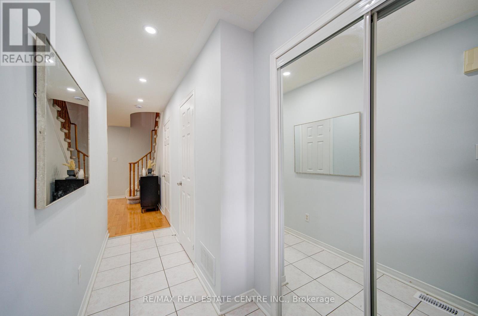 1793 Creek Way N, Burlington, Ontario  L7L 6R1 - Photo 11 - W12186305