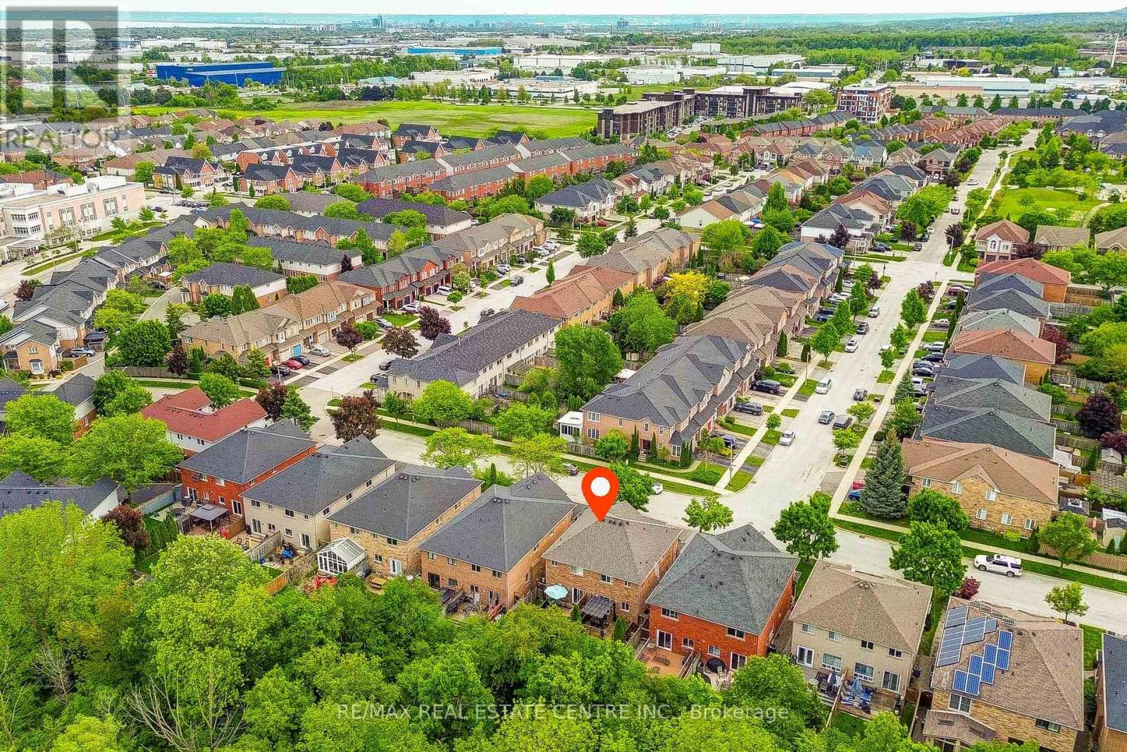 1793 Creek Way N, Burlington, Ontario  L7L 6R1 - Photo 5 - W12186305