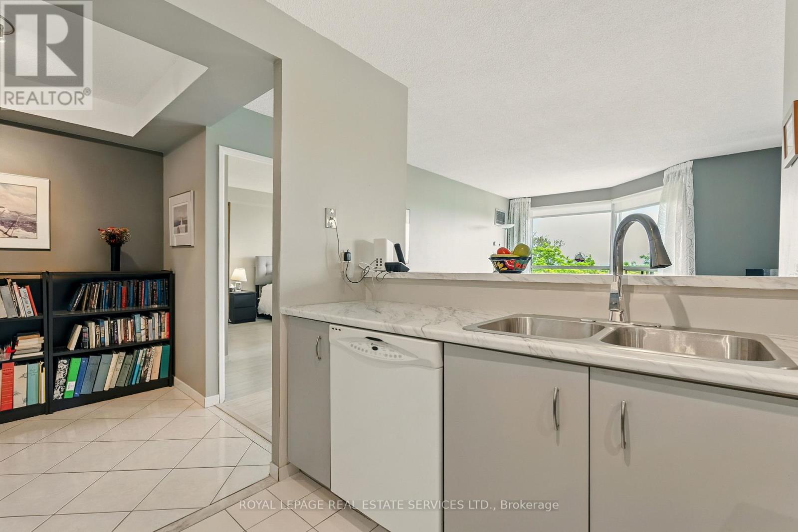 902 - 2155 Burnhamthorpe Road W, Mississauga (Erin Mills), Ontario  L5L 5P4 - Photo 12 - W12217112