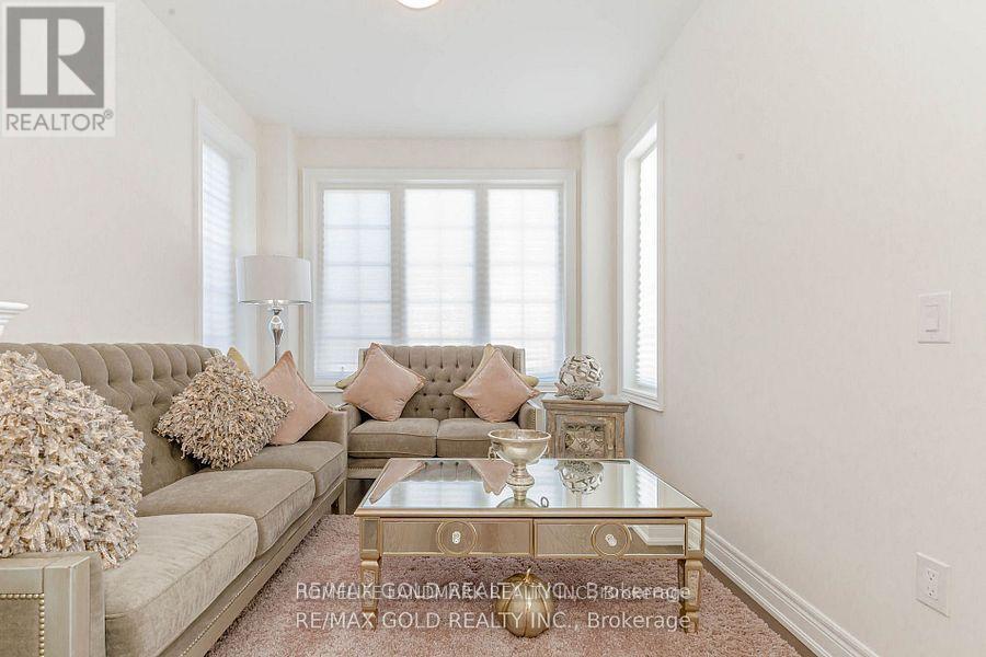 199 Seaview Heights, East Gwillimbury (Queensville), Ontario  L9N 0S3 - Photo 7 - N12217621
