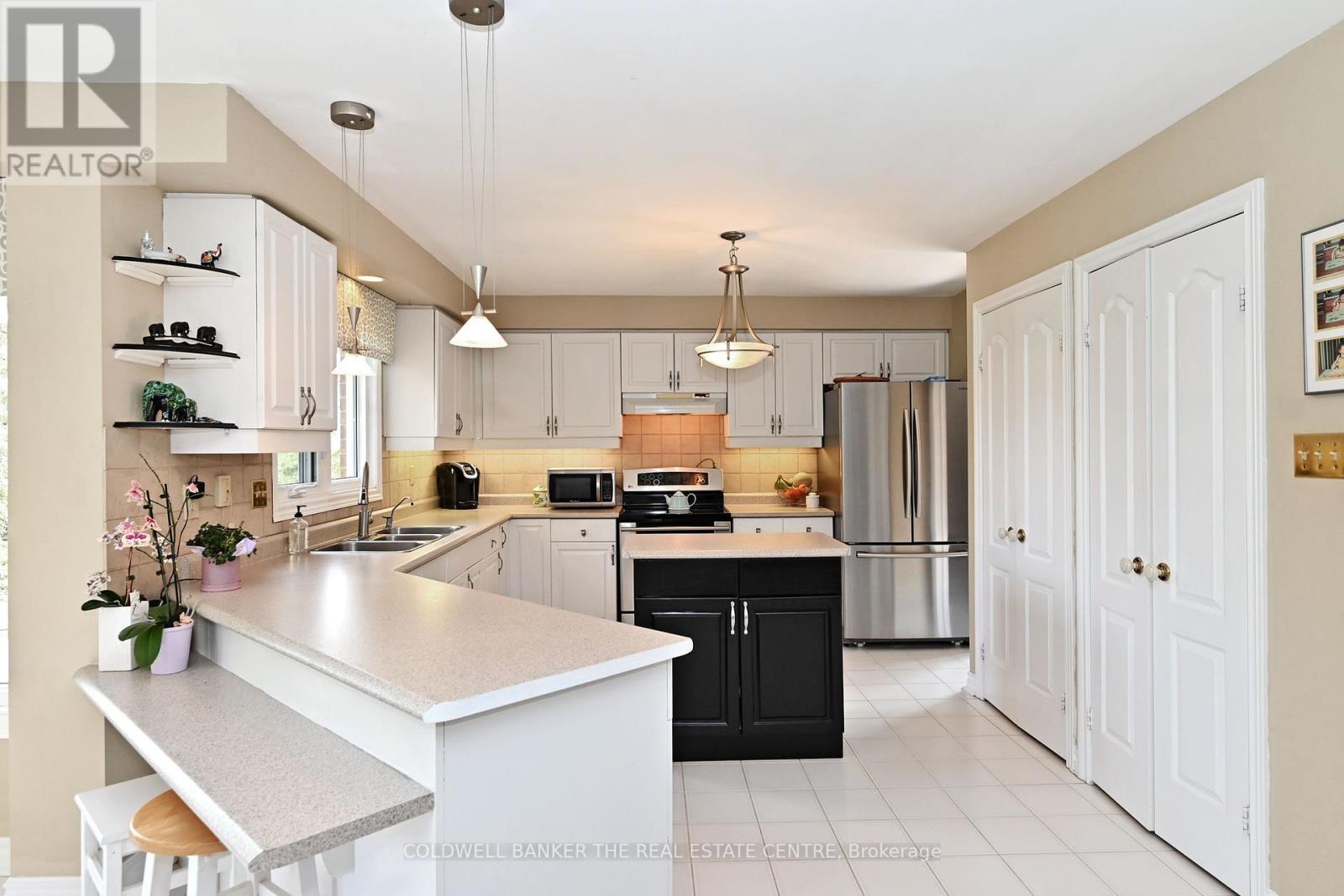 407 Fairway Gardens, Newmarket (Glenway Estates), Ontario  L3X 1B7 - Photo 10 - N12217629