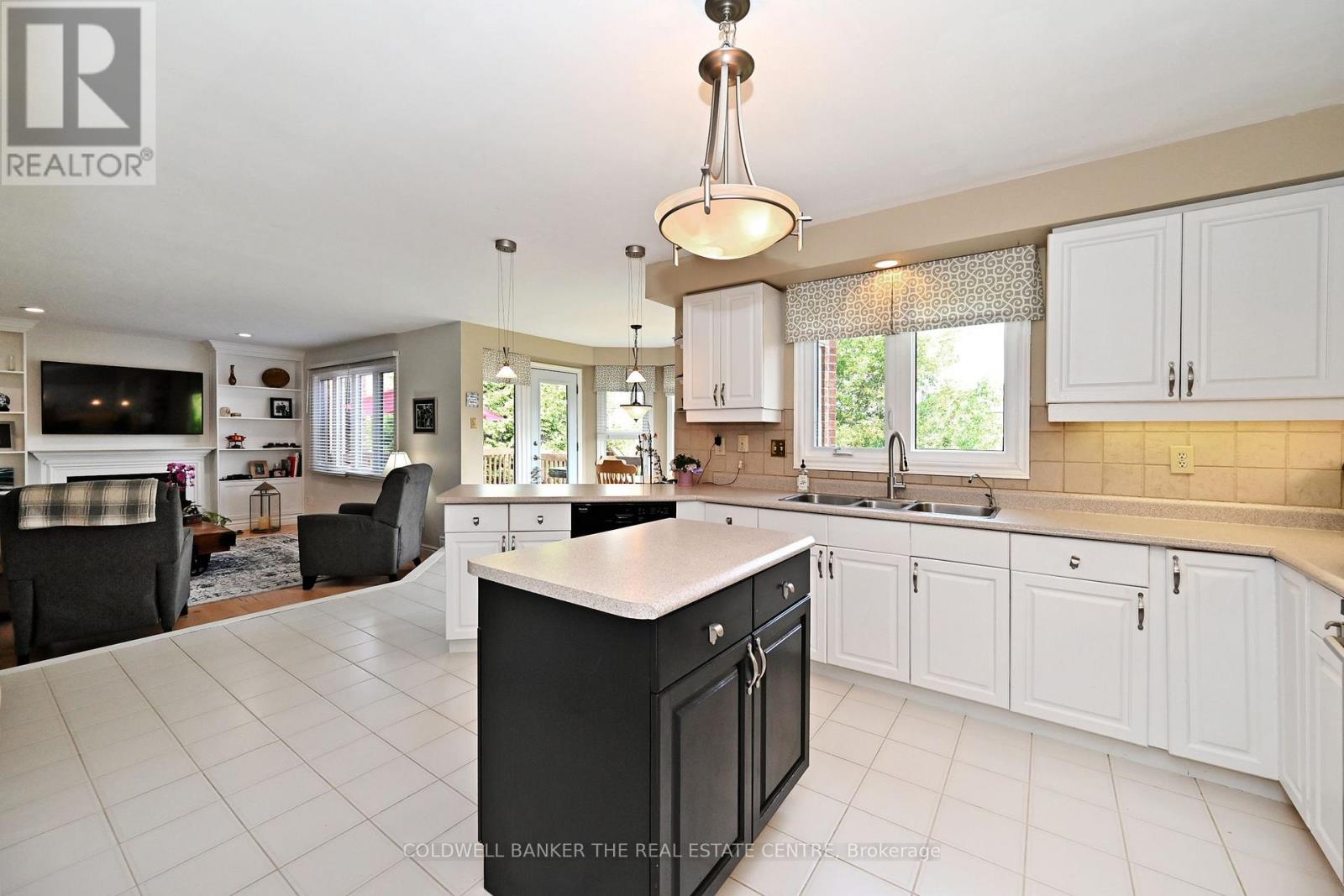 407 Fairway Gardens, Newmarket (Glenway Estates), Ontario  L3X 1B7 - Photo 12 - N12217629