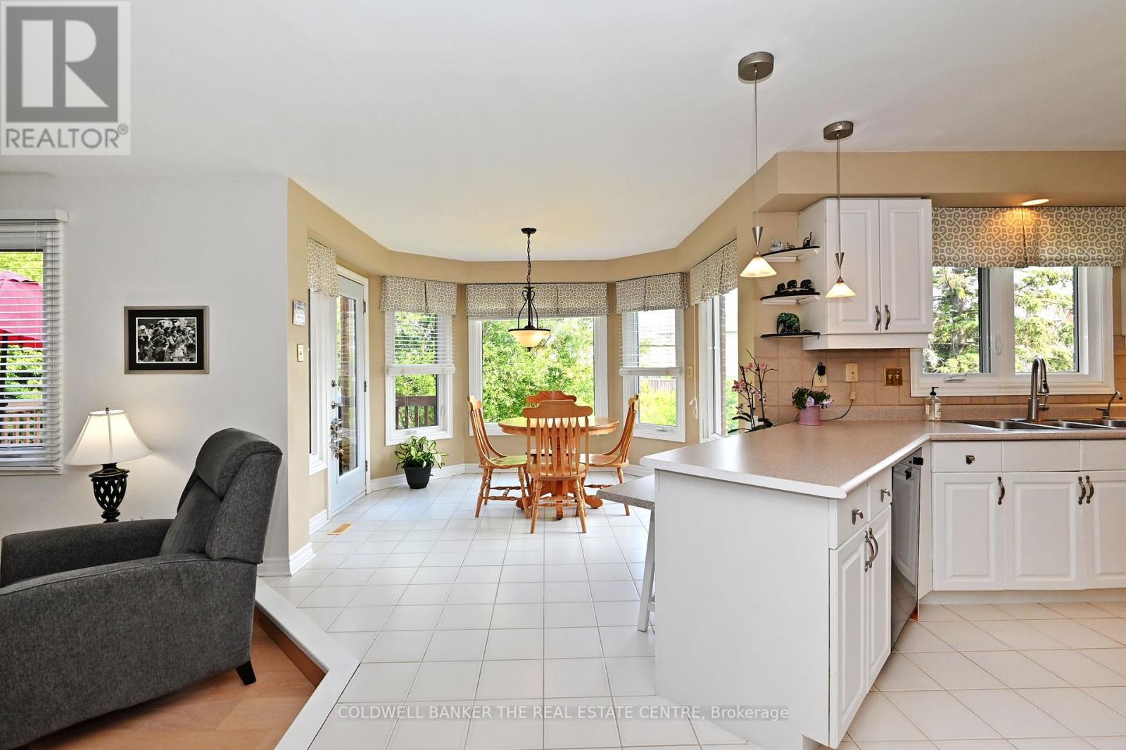 407 Fairway Gardens, Newmarket (Glenway Estates), Ontario  L3X 1B7 - Photo 13 - N12217629