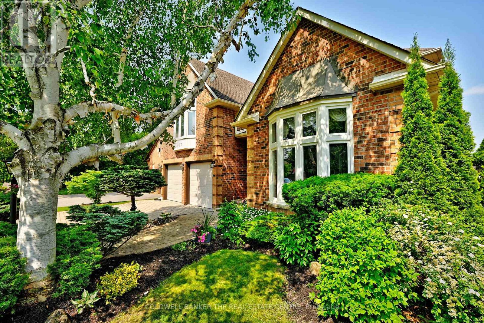 407 Fairway Gardens, Newmarket (Glenway Estates), Ontario  L3X 1B7 - Photo 2 - N12217629