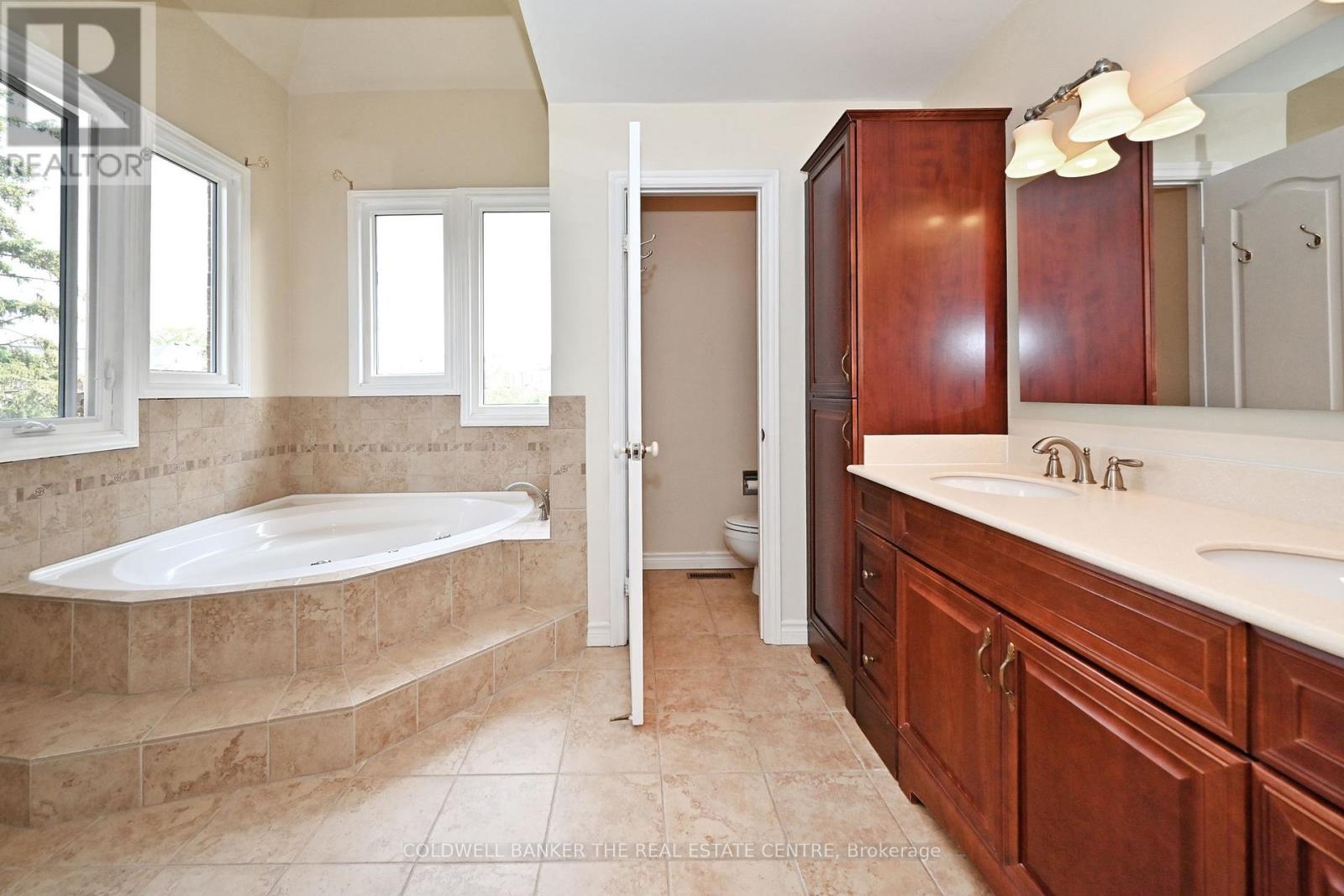 407 Fairway Gardens, Newmarket (Glenway Estates), Ontario  L3X 1B7 - Photo 28 - N12217629