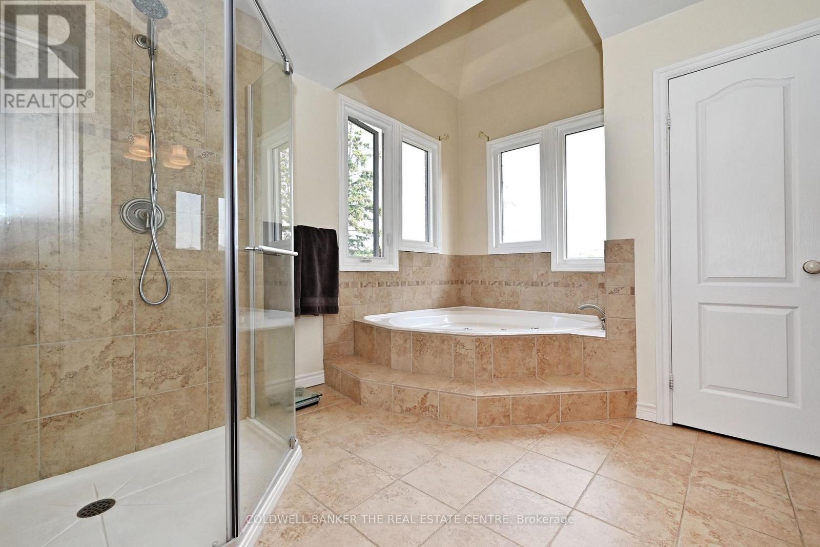 407 Fairway Gardens, Newmarket (Glenway Estates), Ontario  L3X 1B7 - Photo 29 - N12217629