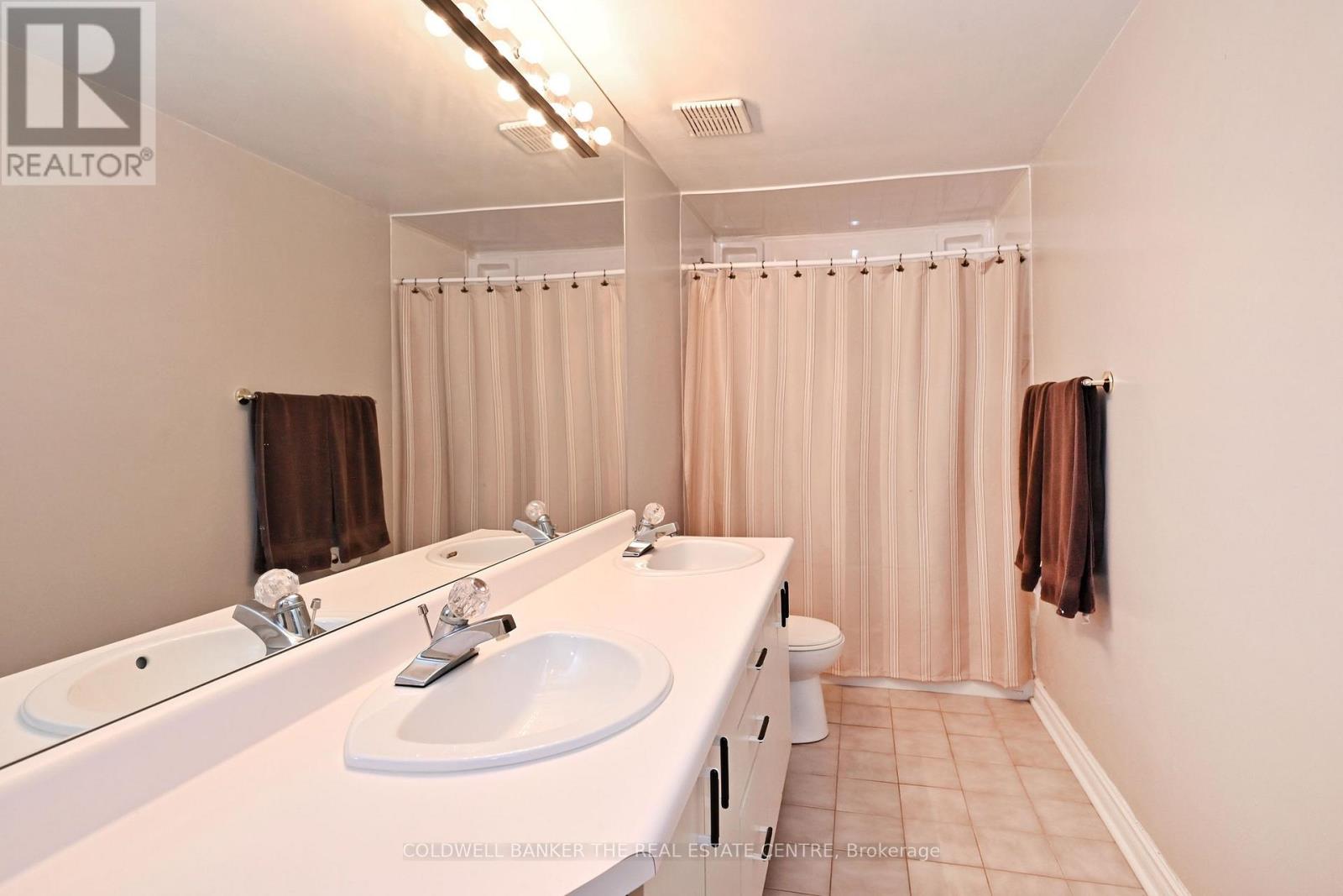 407 Fairway Gardens, Newmarket (Glenway Estates), Ontario  L3X 1B7 - Photo 40 - N12217629