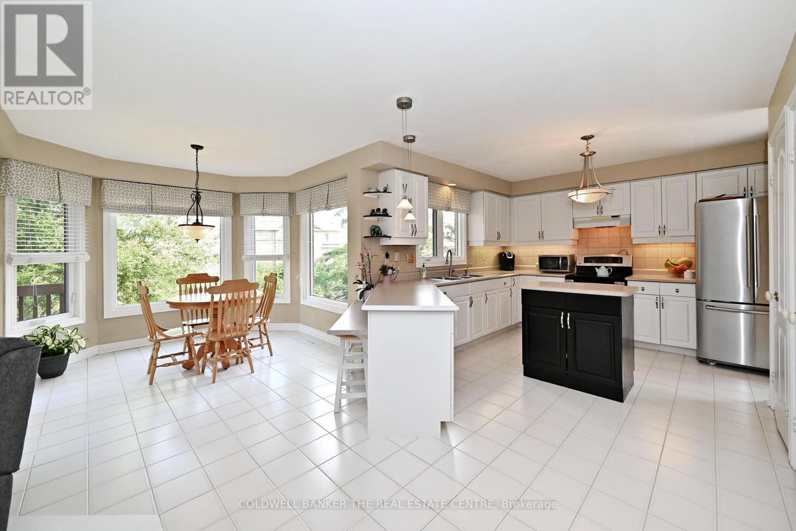 407 Fairway Gardens, Newmarket (Glenway Estates), Ontario  L3X 1B7 - Photo 9 - N12217629
