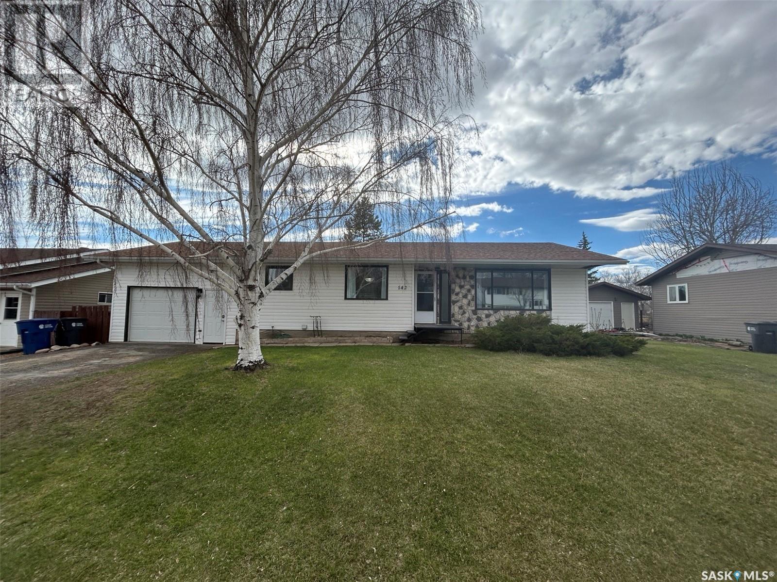 142 3rd STREET W, Coronach, Saskatchewan