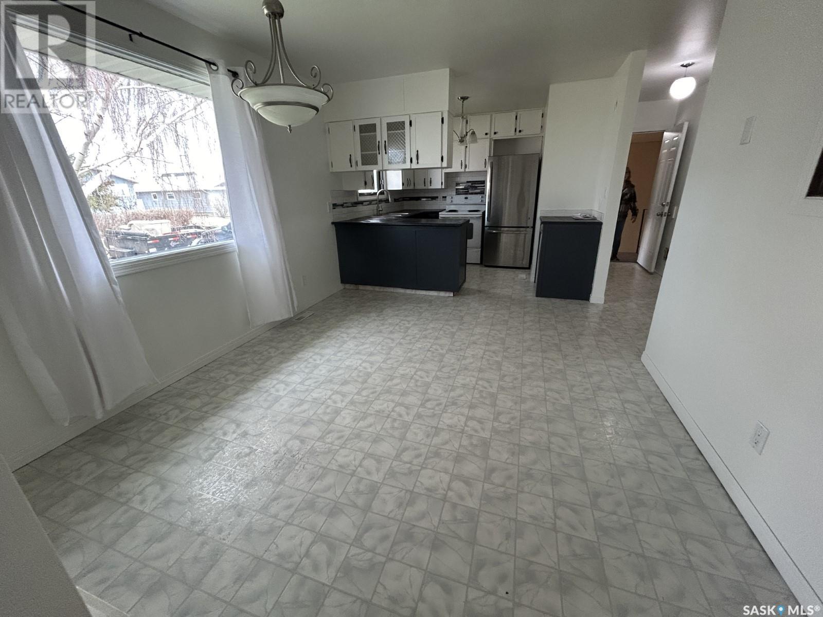 142 3rd Street W, Coronach, Saskatchewan  S0H 0Z0 - Photo 3 - SK009362