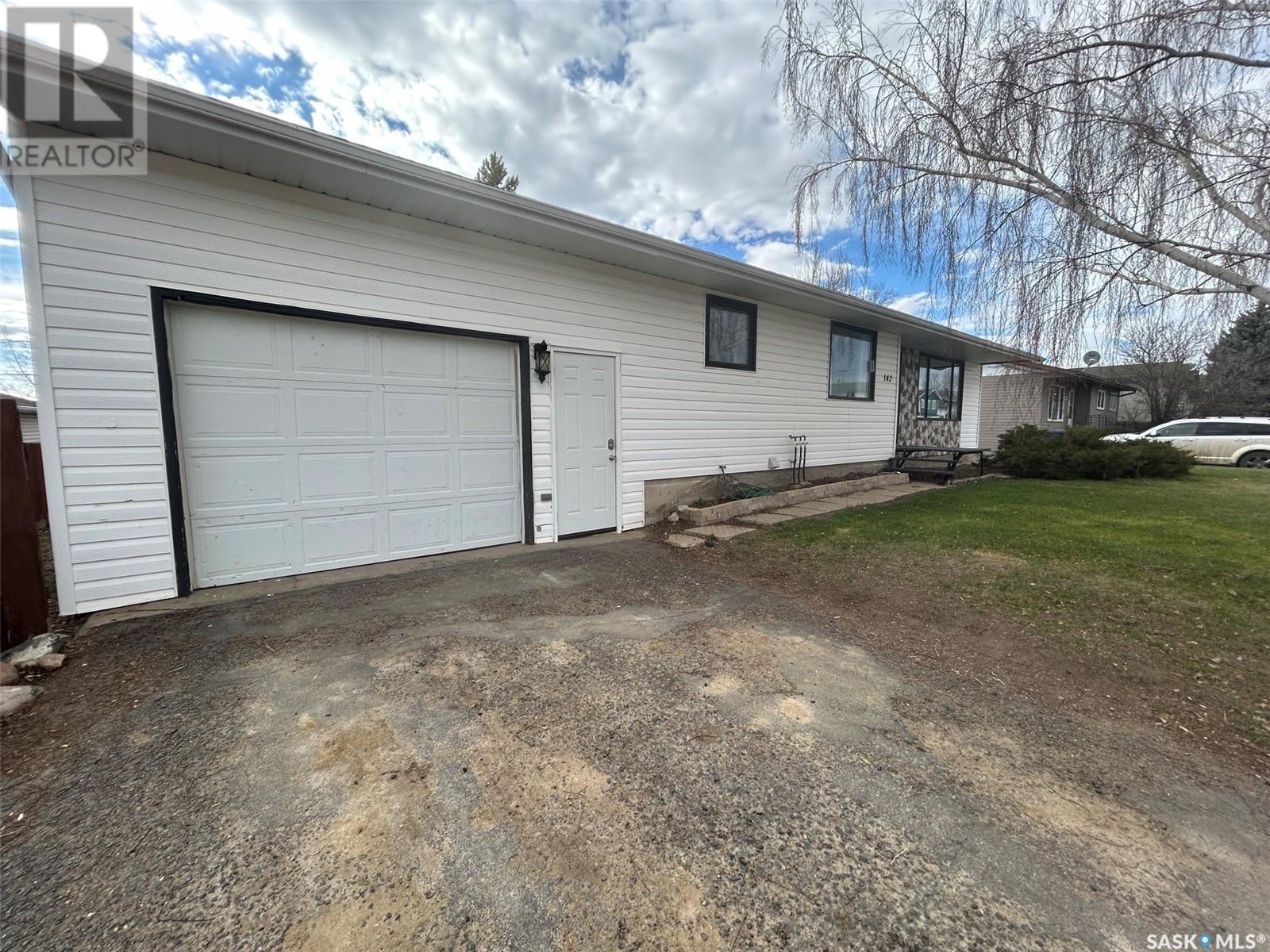 142 3rd Street W, Coronach, Saskatchewan  S0H 0Z0 - Photo 30 - SK009362
