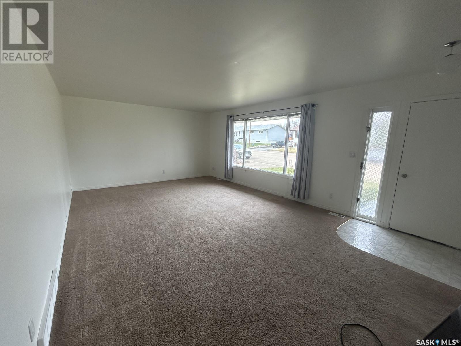 142 3rd Street W, Coronach, Saskatchewan  S0H 0Z0 - Photo 5 - SK009362