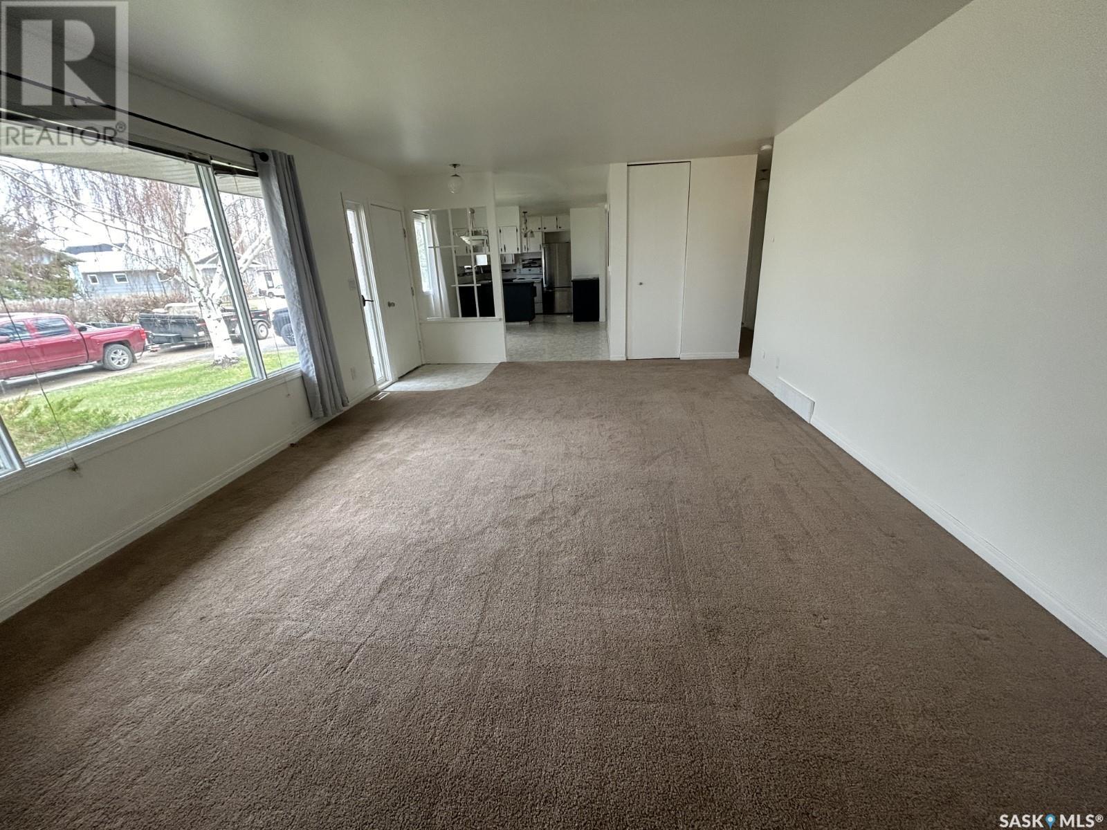 142 3rd Street W, Coronach, Saskatchewan  S0H 0Z0 - Photo 6 - SK009362