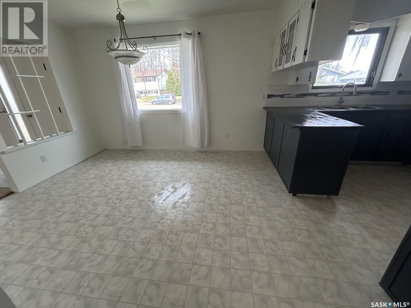 142 3rd Street W, Coronach, Saskatchewan  S0H 0Z0 - Photo 7 - SK009362