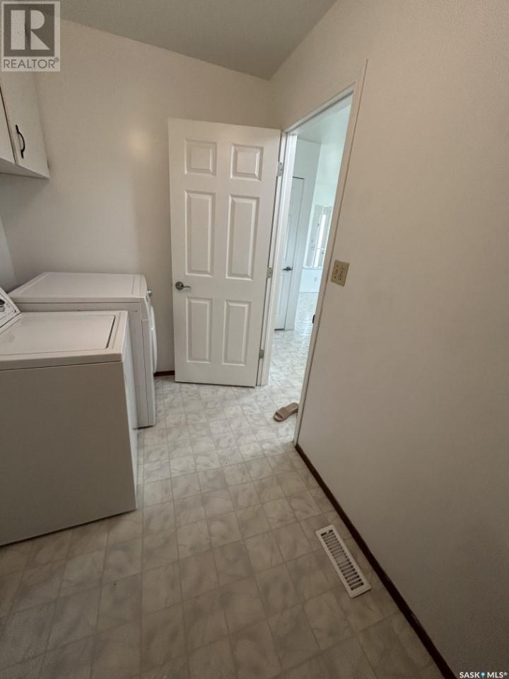 142 3rd Street W, Coronach, Saskatchewan  S0H 0Z0 - Photo 8 - SK009362