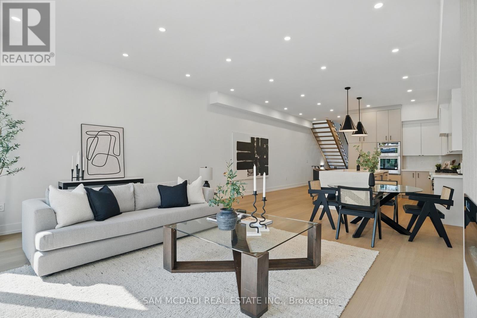 1039 Caven Street, Mississauga (Lakeview), Ontario  L5G 4J3 - Photo 15 - W12217601