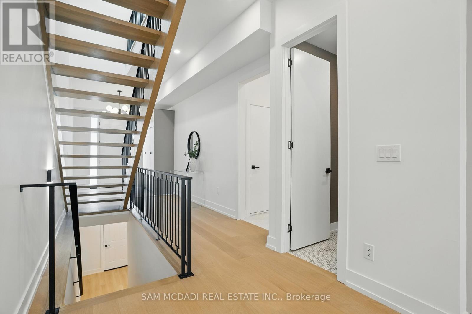 1039 Caven Street, Mississauga (Lakeview), Ontario  L5G 4J3 - Photo 16 - W12217601