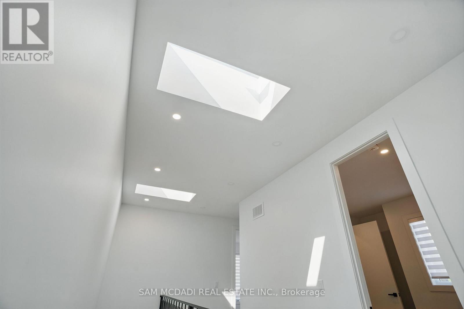 1039 Caven Street, Mississauga (Lakeview), Ontario  L5G 4J3 - Photo 19 - W12217601