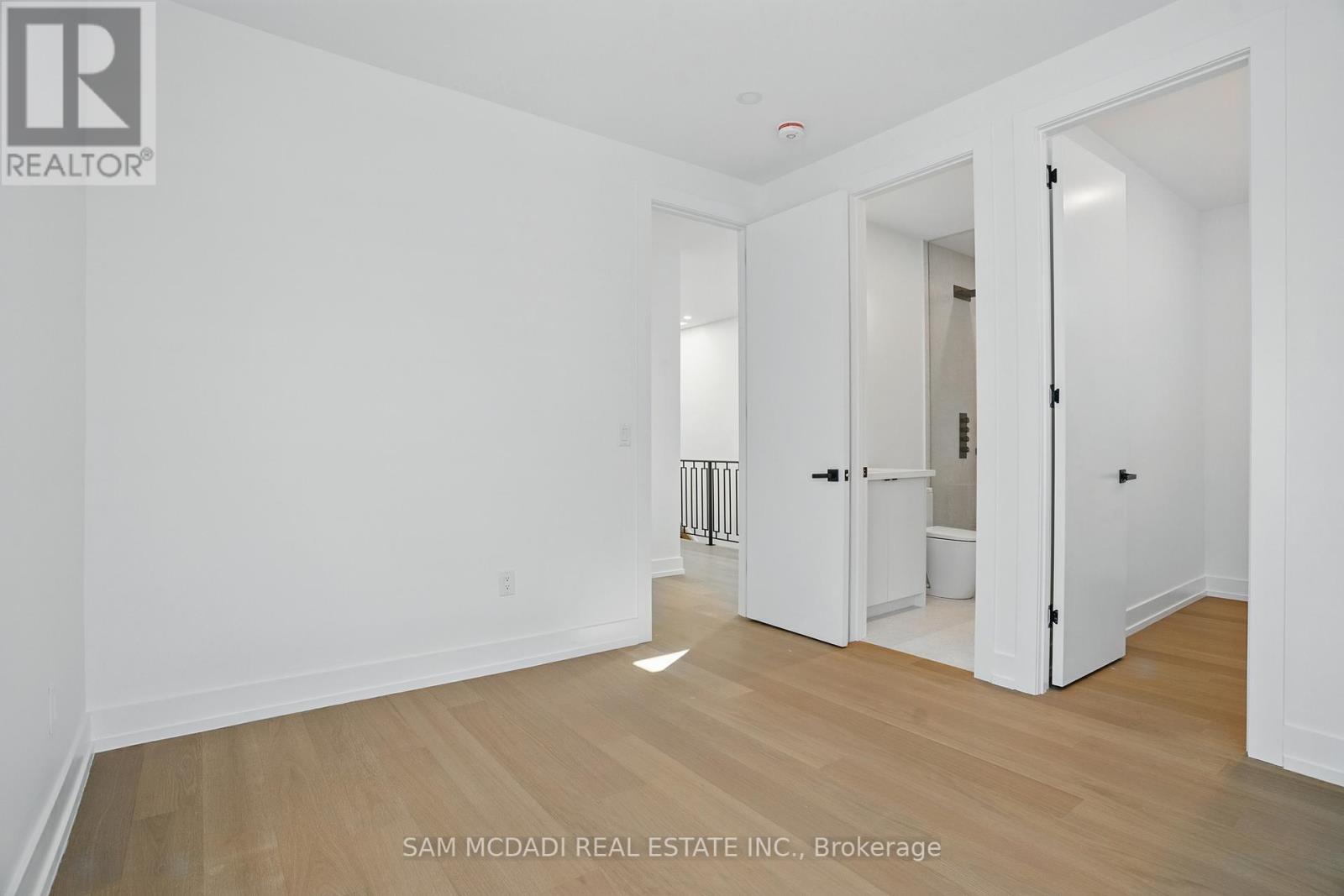 1039 Caven Street, Mississauga (Lakeview), Ontario  L5G 4J3 - Photo 20 - W12217601