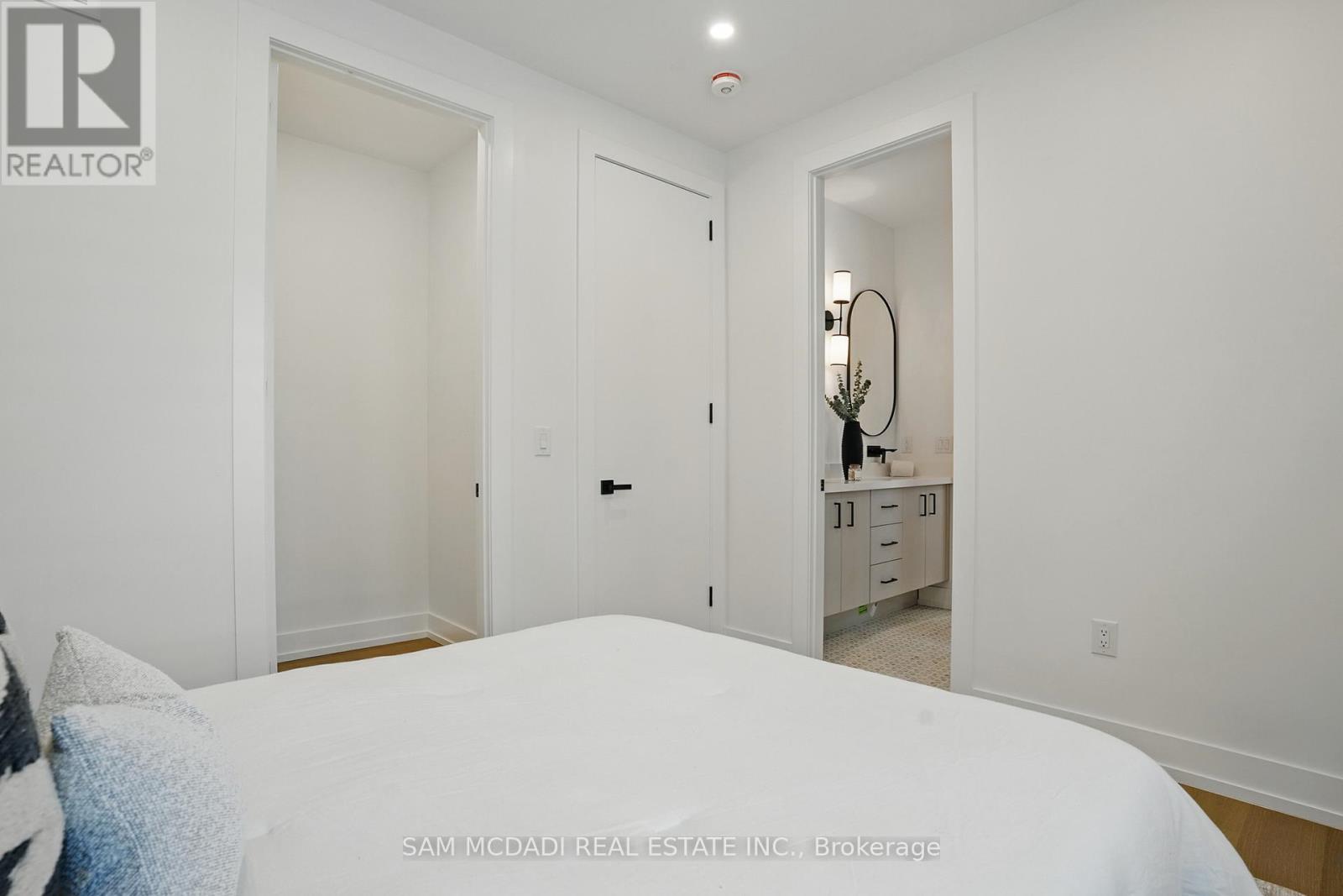 1039 Caven Street, Mississauga (Lakeview), Ontario  L5G 4J3 - Photo 23 - W12217601
