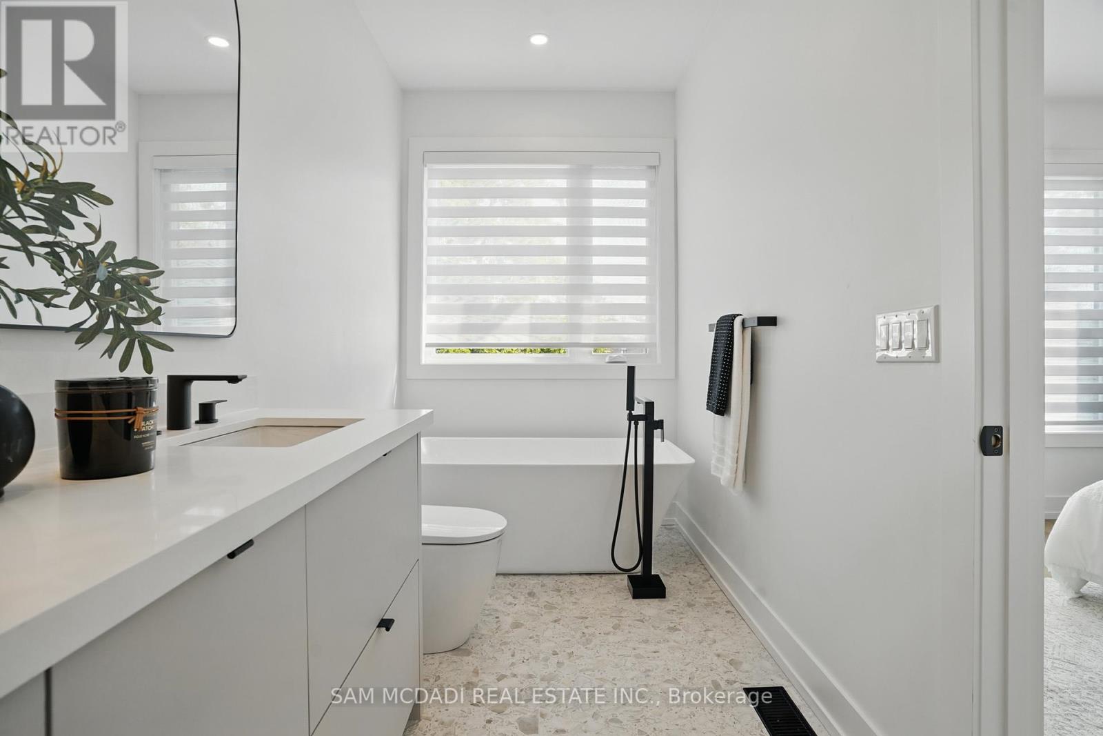 1039 Caven Street, Mississauga (Lakeview), Ontario  L5G 4J3 - Photo 29 - W12217601