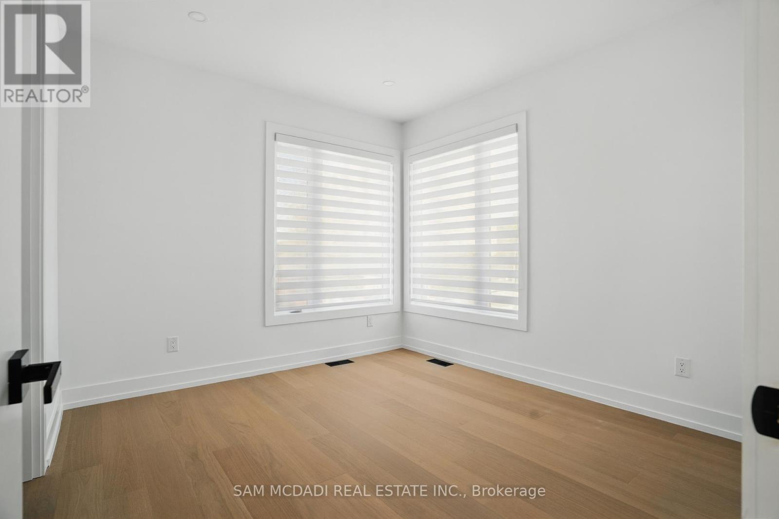 1039 Caven Street, Mississauga (Lakeview), Ontario  L5G 4J3 - Photo 31 - W12217601