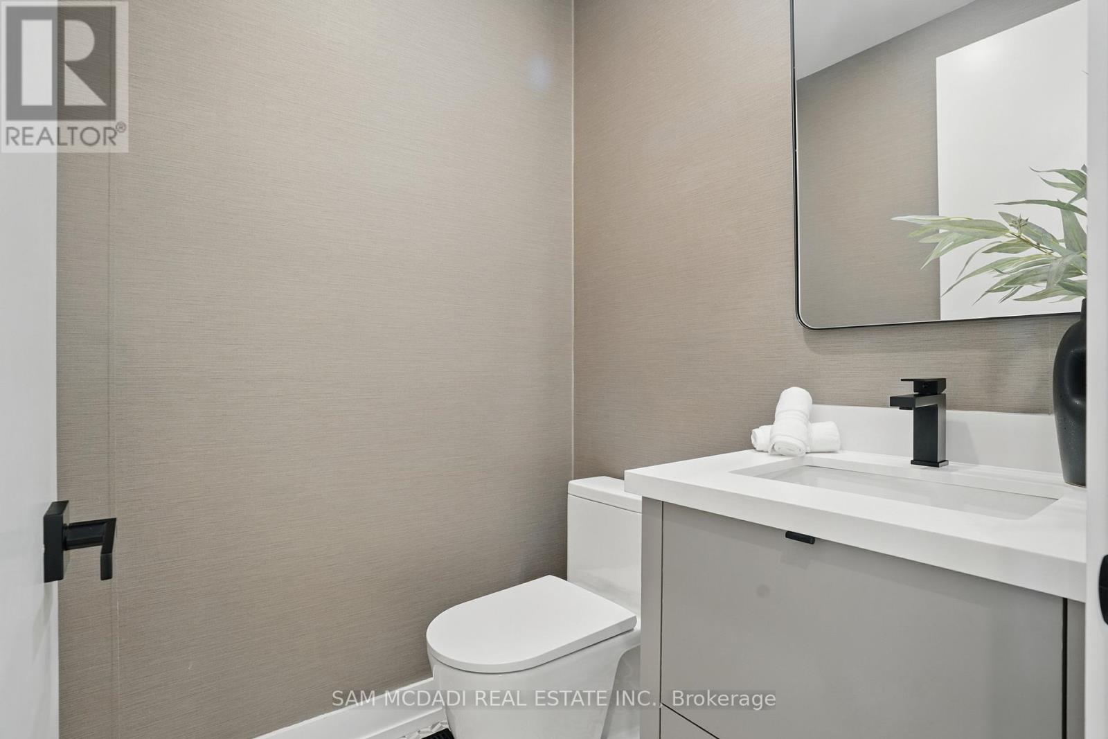 1039 Caven Street, Mississauga (Lakeview), Ontario  L5G 4J3 - Photo 4 - W12217601