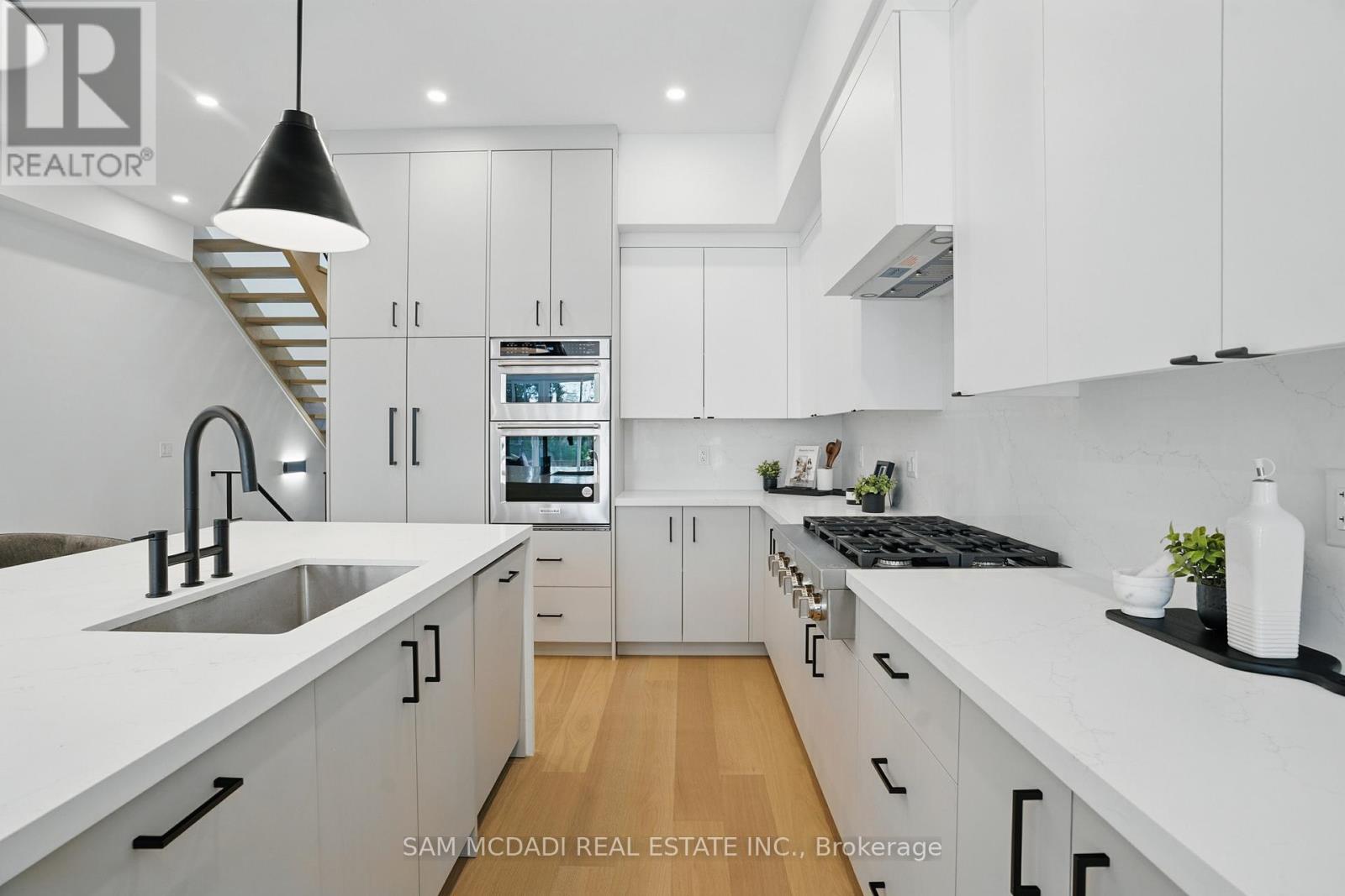 1039 Caven Street, Mississauga (Lakeview), Ontario  L5G 4J3 - Photo 8 - W12217601