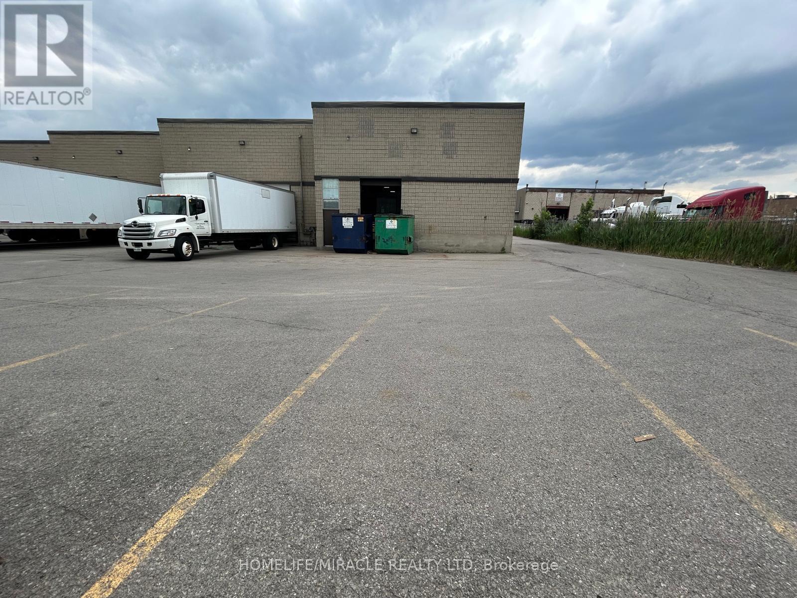 7635 Kimbel Street, Mississauga, Ontario  L6S 1A7 - Photo 2 - W12217624