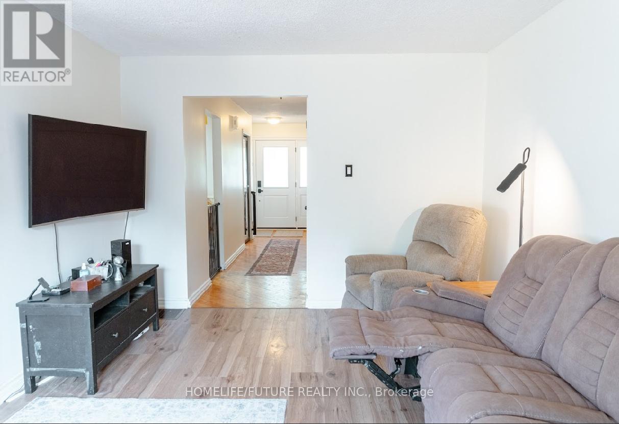 1966 Faylee Crescent, Pickering (Liverpool), Ontario  L1V 2V6 - Photo 5 - E12215626