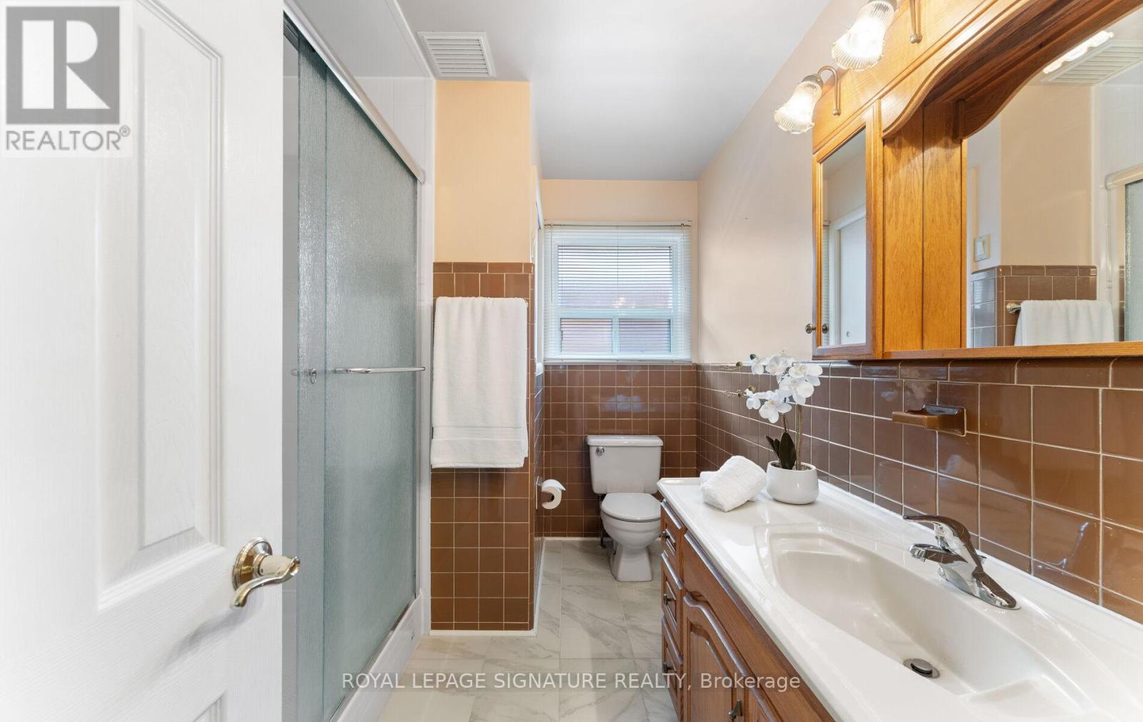 92 Inverdon Road, Toronto, Ontario  M9C 4M1 - Photo 25 - W12217579