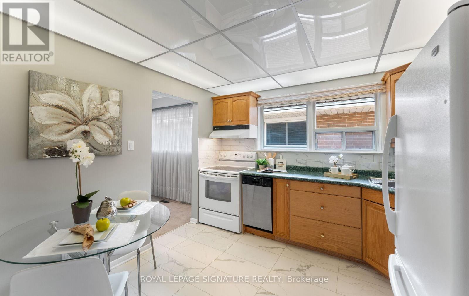 92 Inverdon Road, Toronto, Ontario  M9C 4M1 - Photo 14 - W12217579