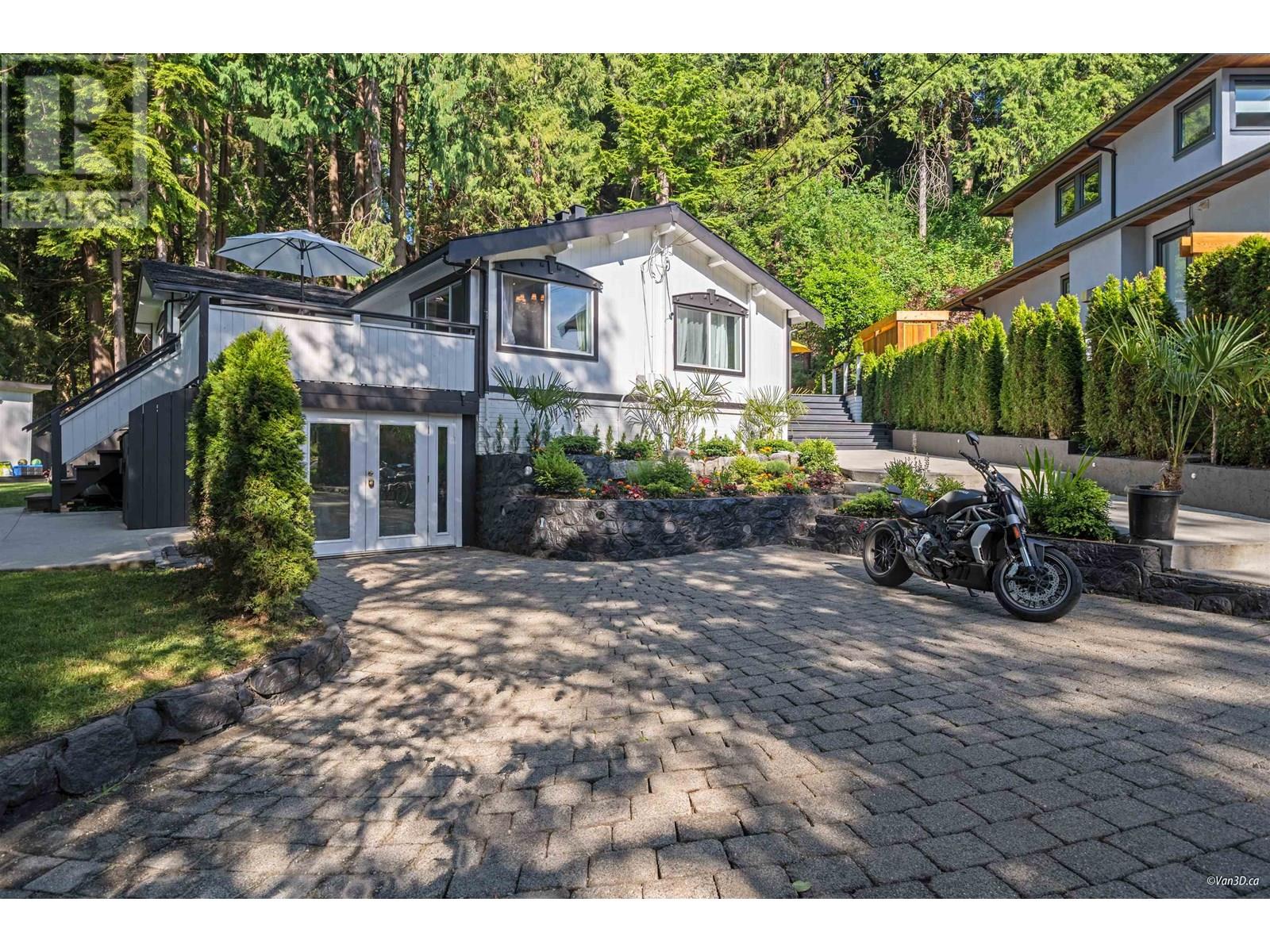 3870 Emerald Drive, North Vancouver, British Columbia  V7R 3B8 - Photo 2 - R3015110