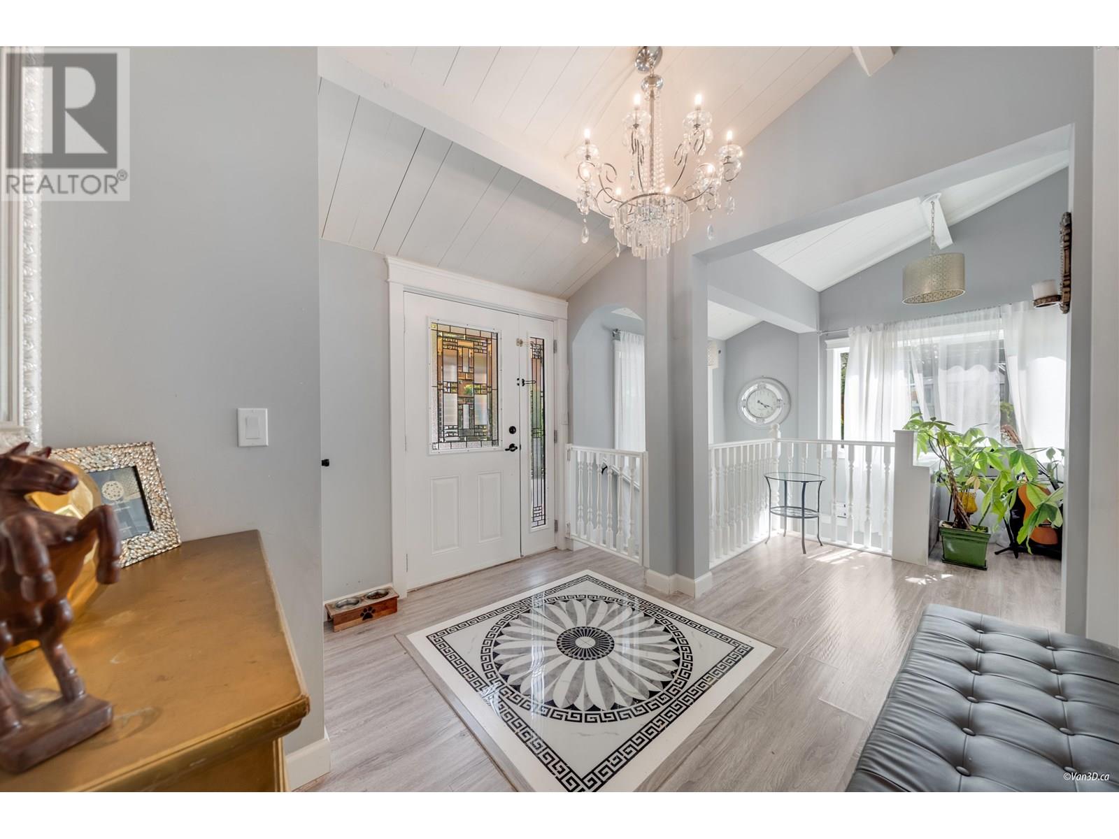 3870 Emerald Drive, North Vancouver, British Columbia  V7R 3B8 - Photo 3 - R3015110
