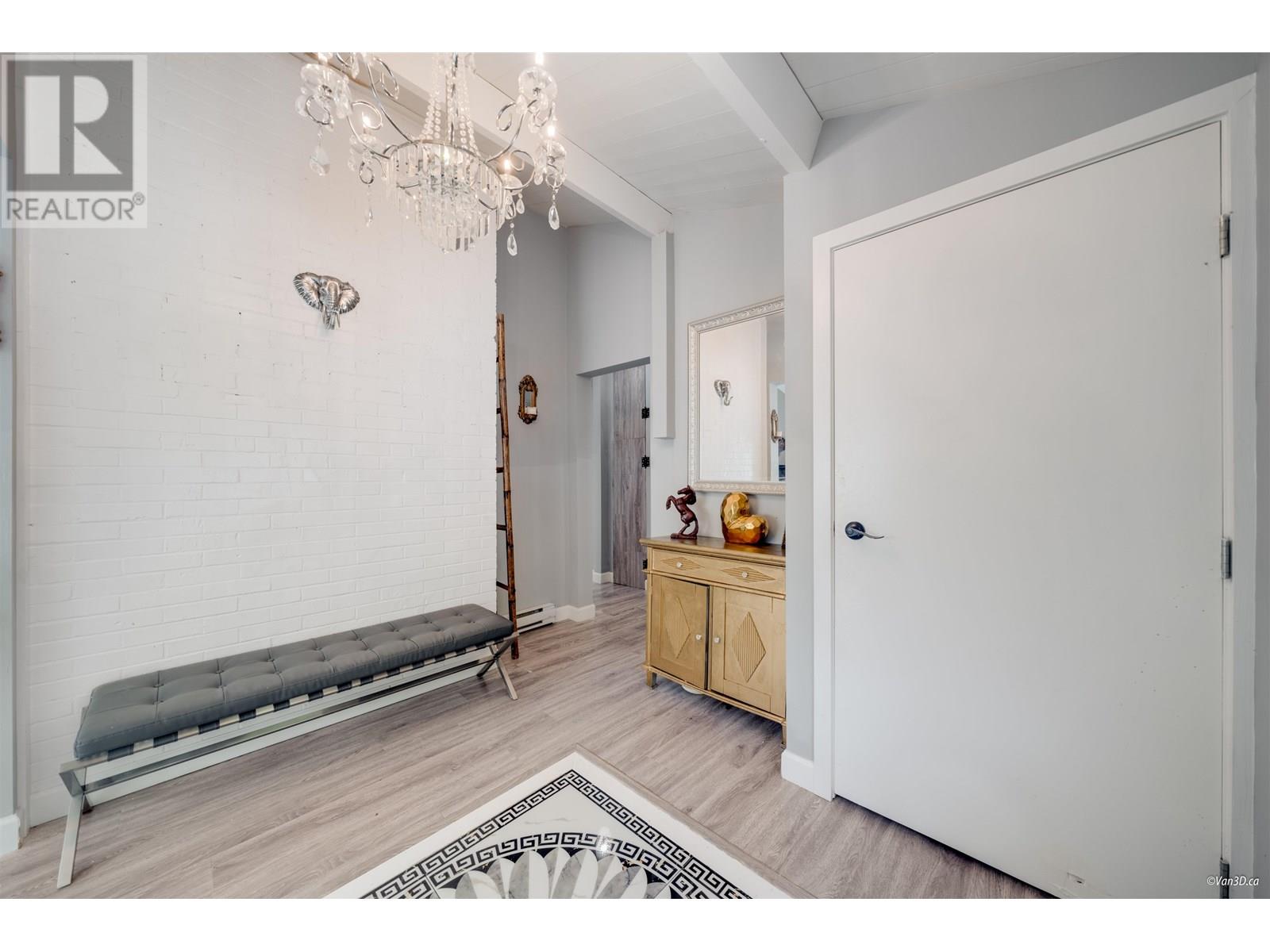 3870 Emerald Drive, North Vancouver, British Columbia  V7R 3B8 - Photo 4 - R3015110